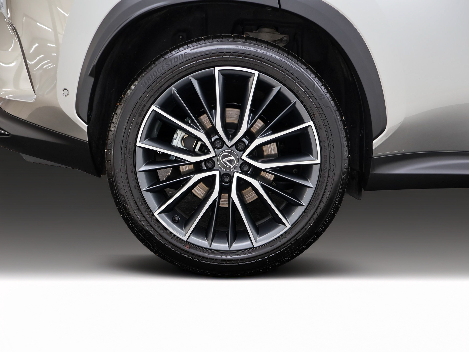 Foto van Lexus Lexus Nx450h+