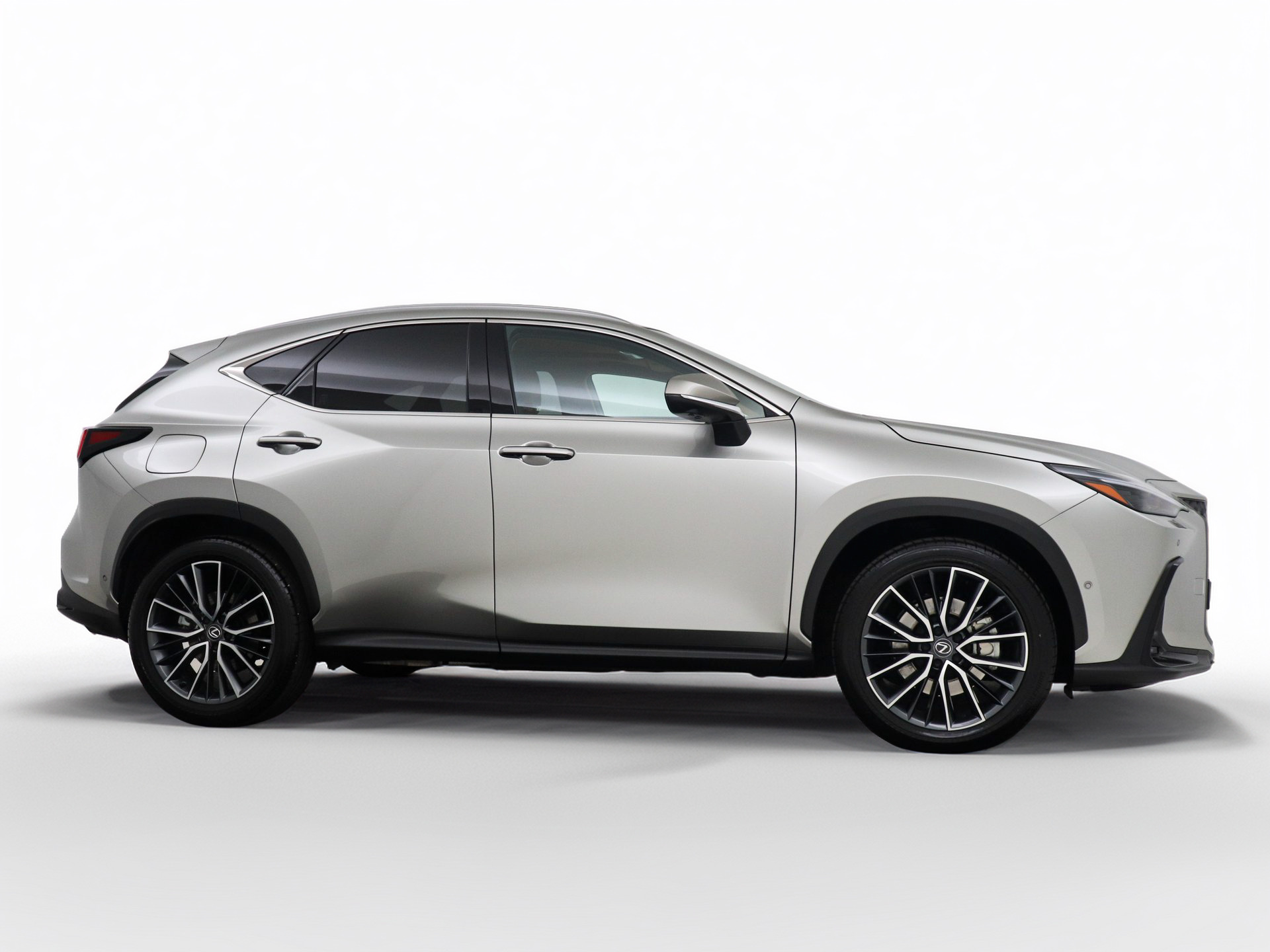 Foto van Lexus Lexus Nx450h+