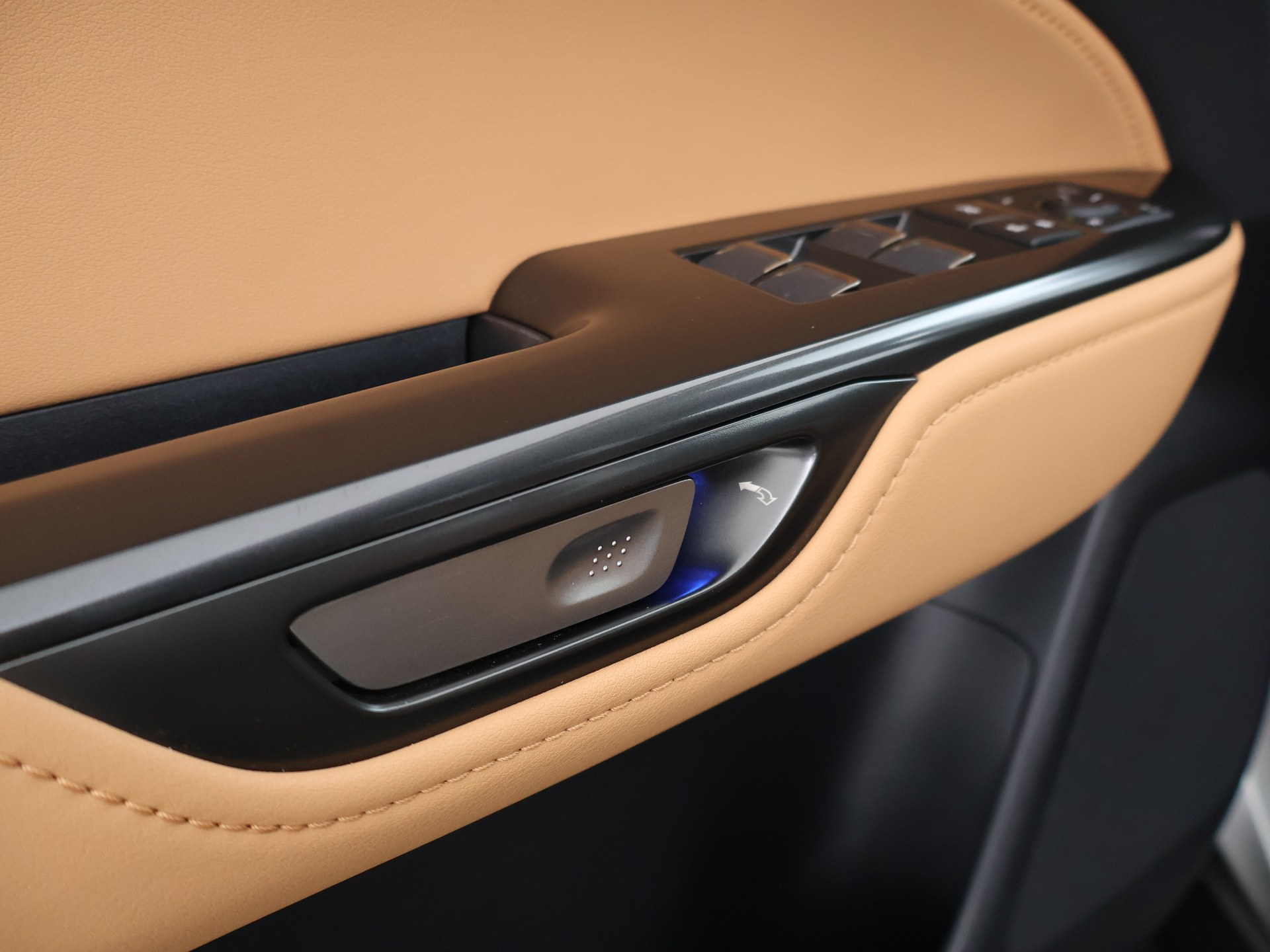 Foto van Lexus Lexus Nx450h+