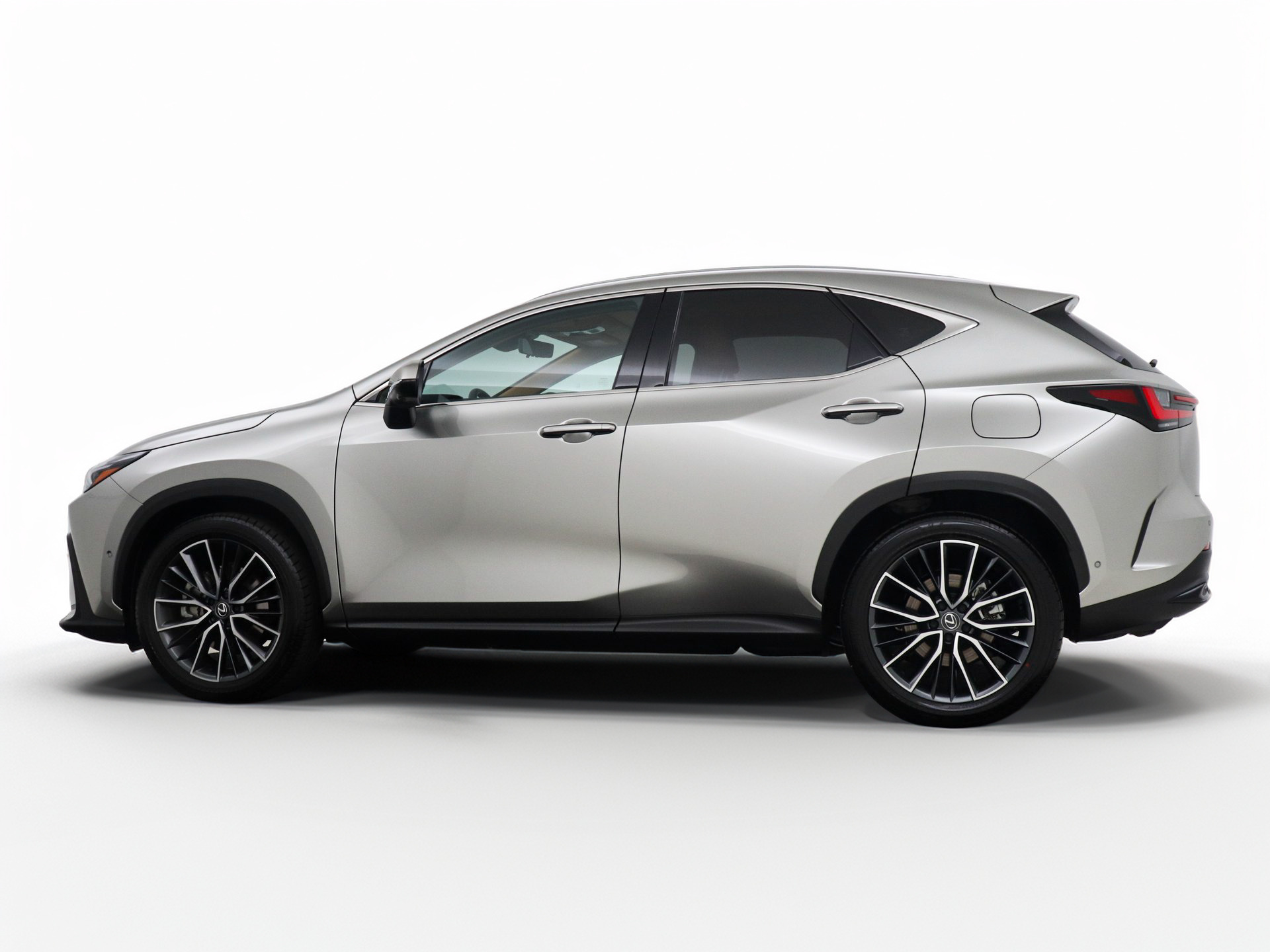 Foto van Lexus Lexus Nx450h+