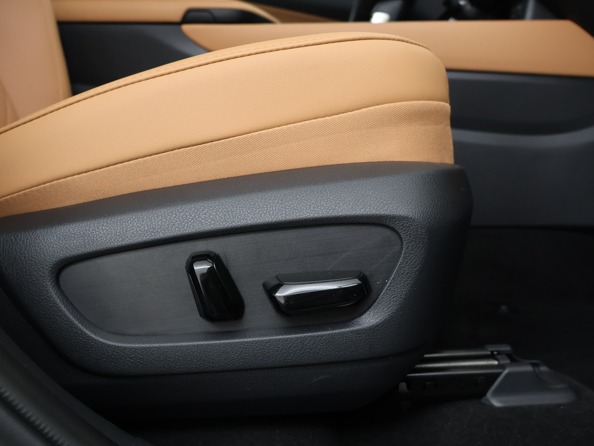 Foto van Lexus Lexus Nx450h+