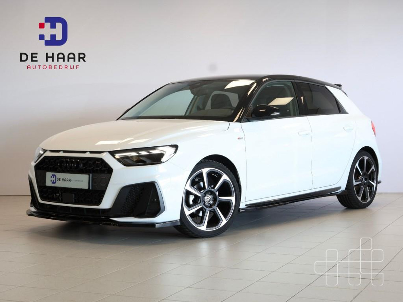 Audi A1 Sportback 30 TFSI S Edition - Black Edition - 18'' - Sensoren - Camera - Ambience 2025 - voorkant