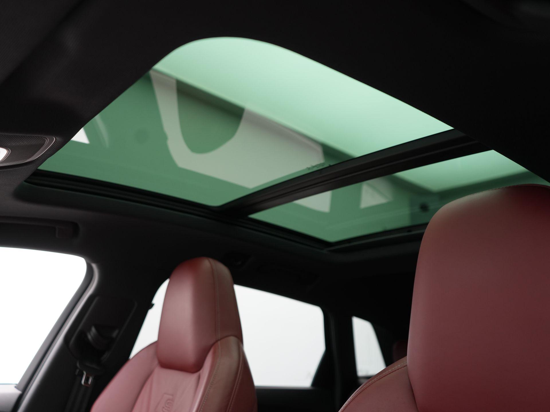 Foto van Audi E-tron S