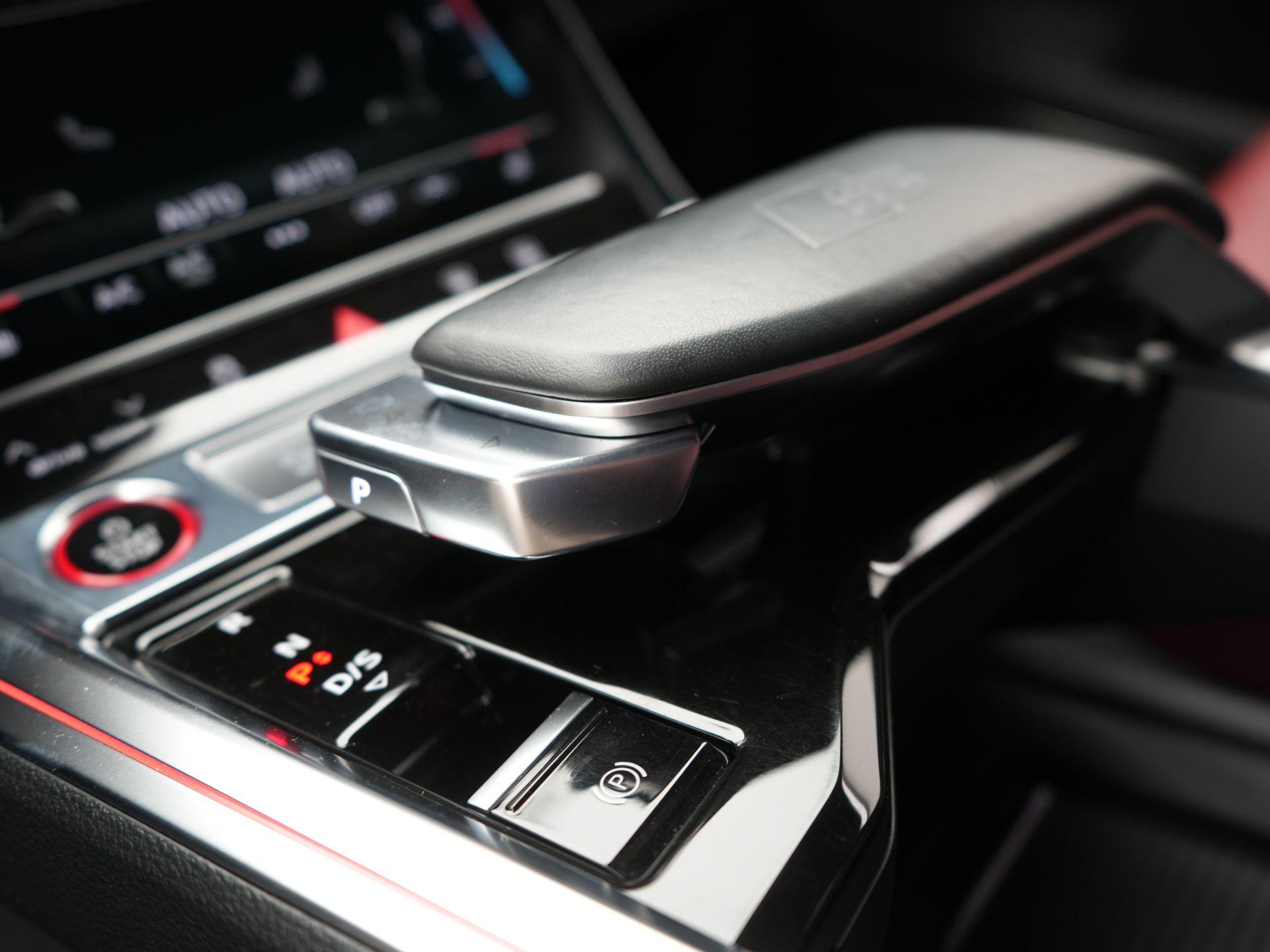 Foto van Audi E-tron S