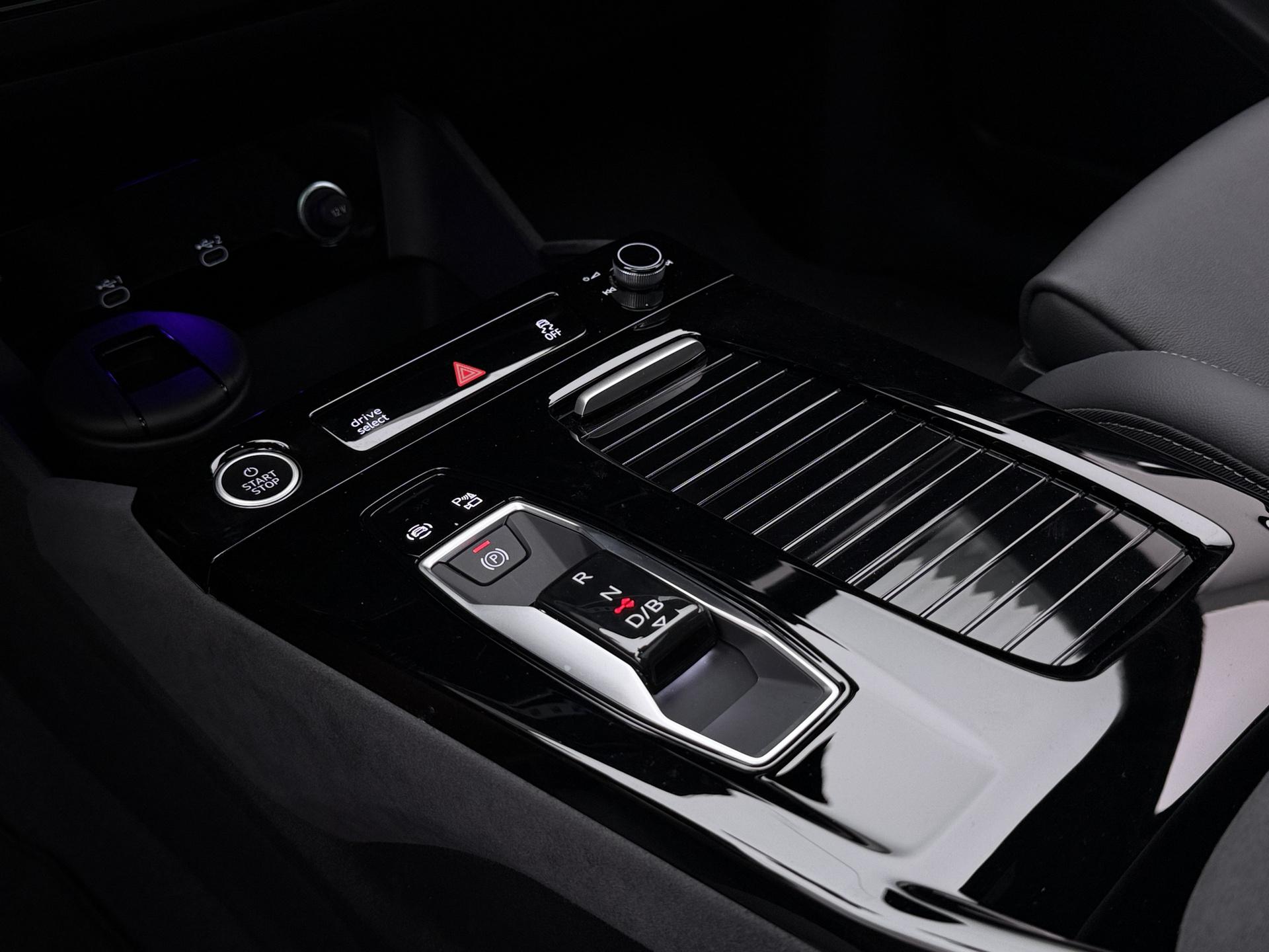 Foto van Audi Q6 Suv E-tron Quattro