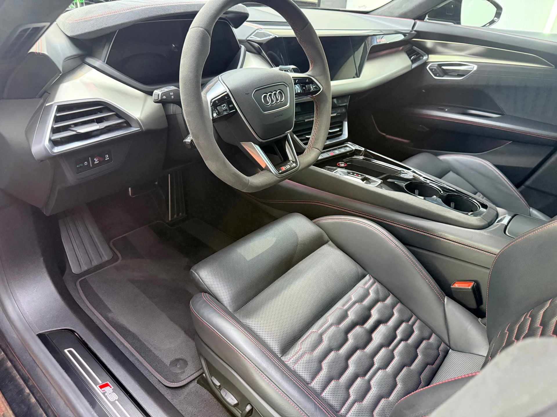 Foto van Audi RS E-tron GT
