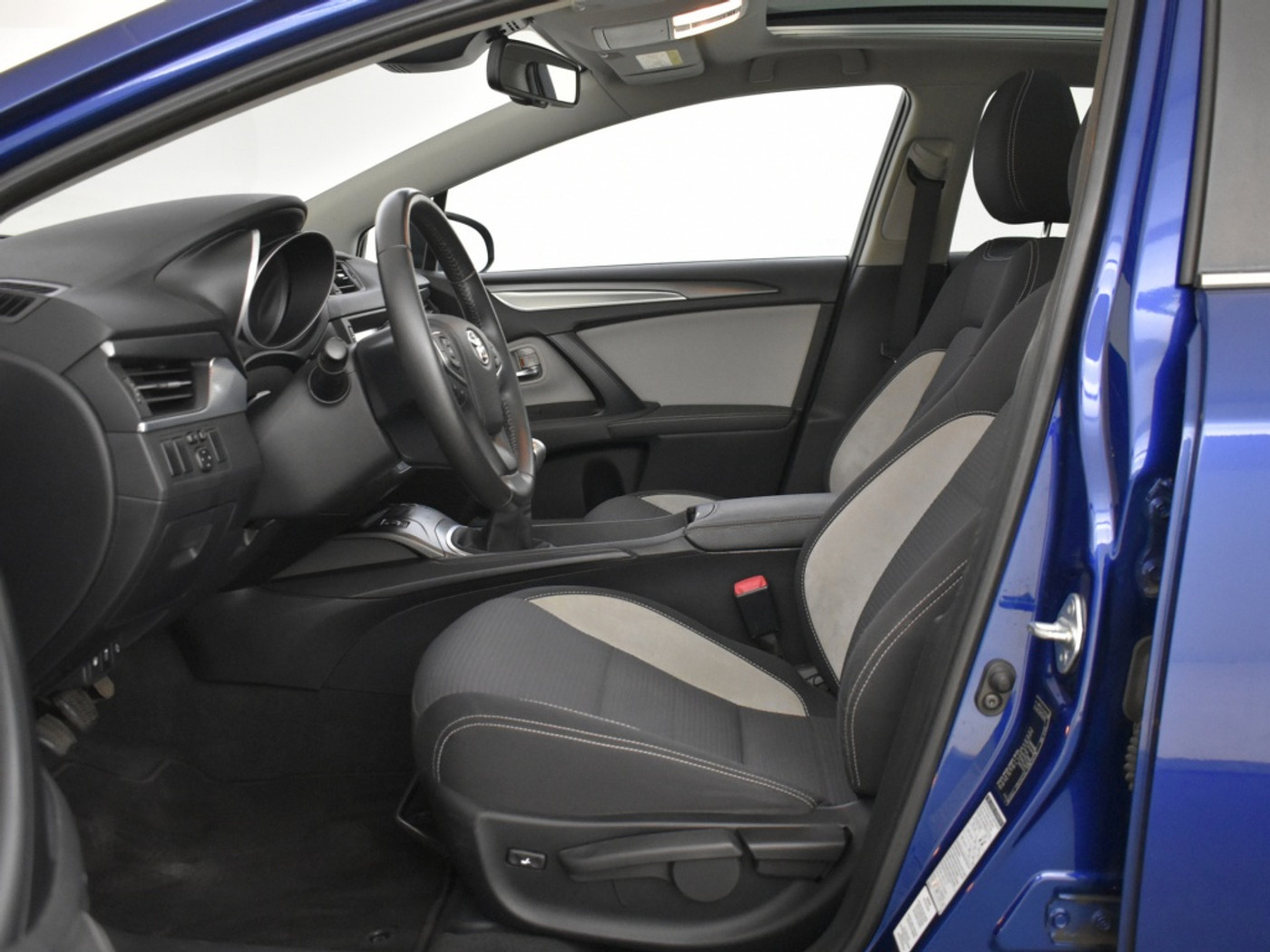 Foto van Toyota Avensis Touring Sports