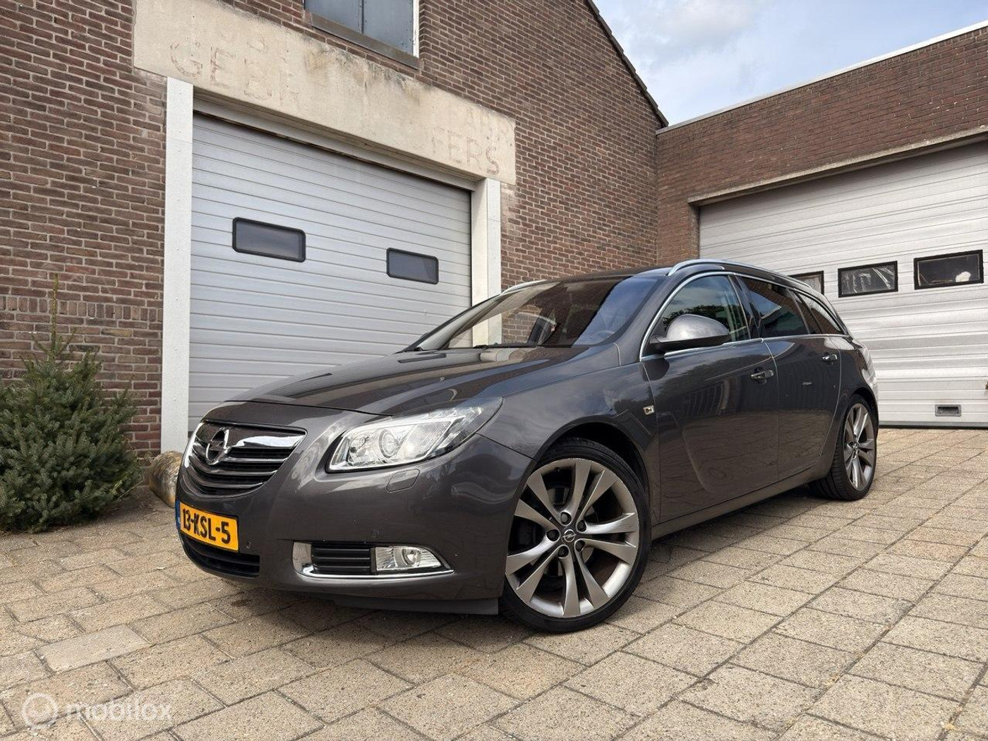 Opel Insignia Sports Tourer 1.6 T Cosmo 2010 - voorkant