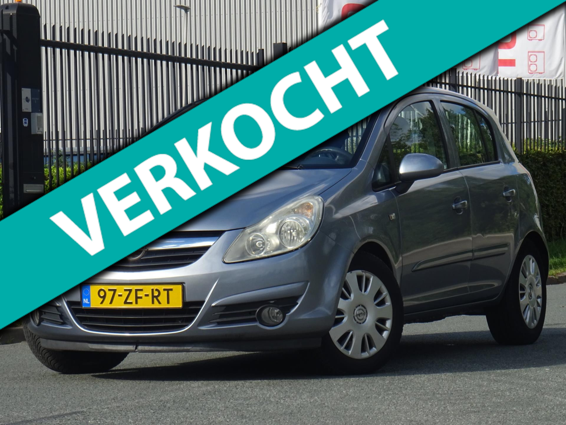 Opel Corsa 1.4-16V Enjoy 5DRS NAP/AIRCO/CRUISE/APK 07-2027 2008 - voorkant