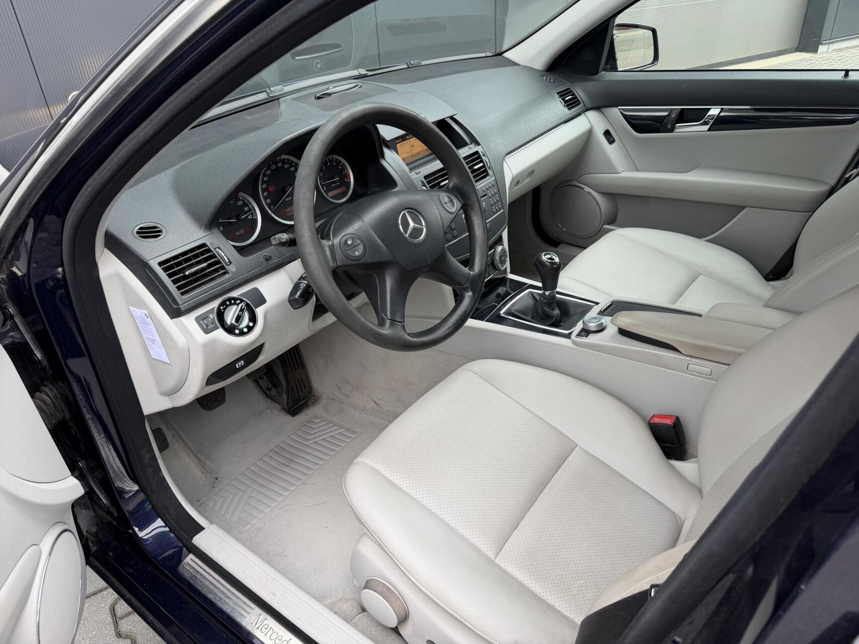 Foto van Mercedes-Benz C 180 Kompressor