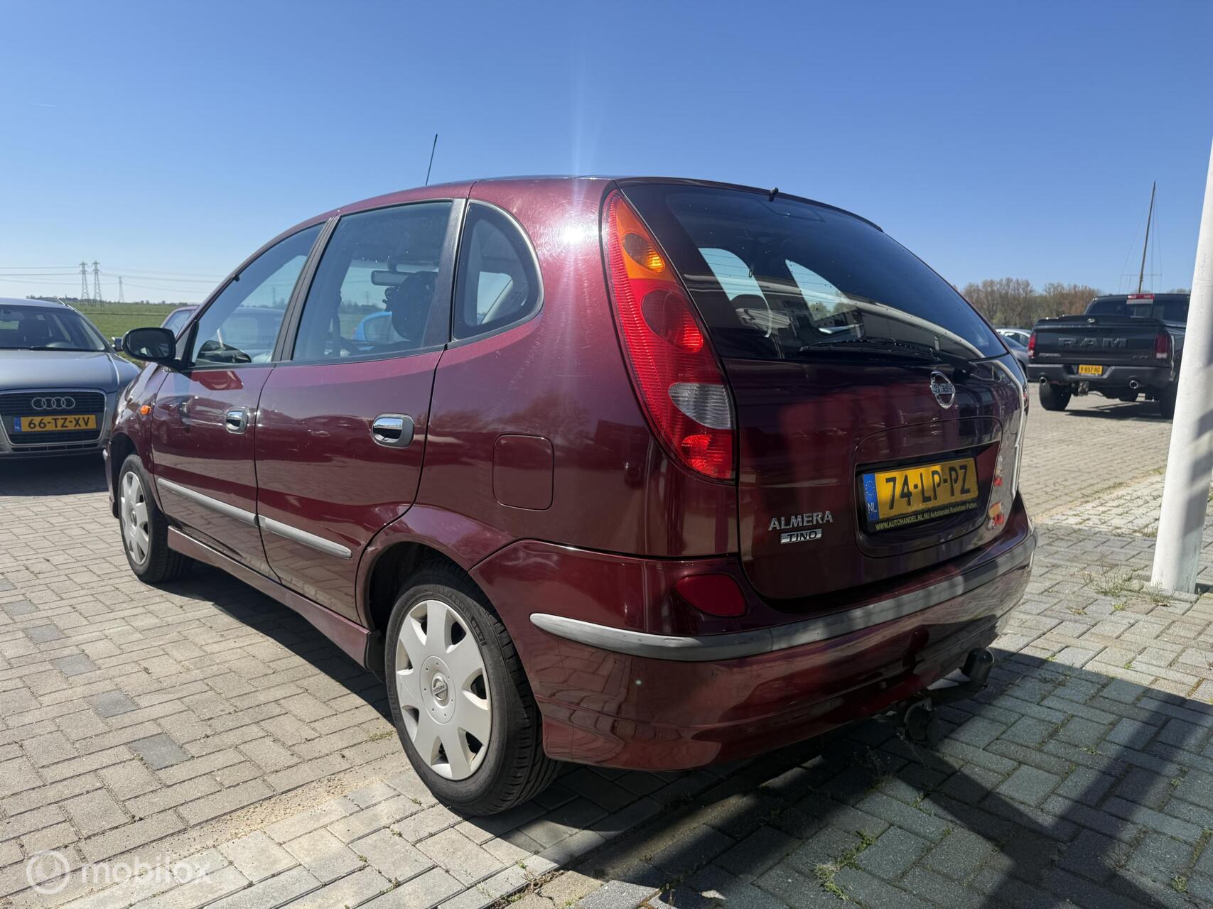 Foto van Nissan Nissan Almera Tino