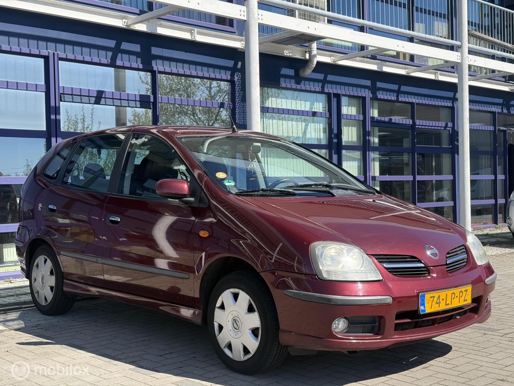 Foto van Nissan Nissan Almera Tino