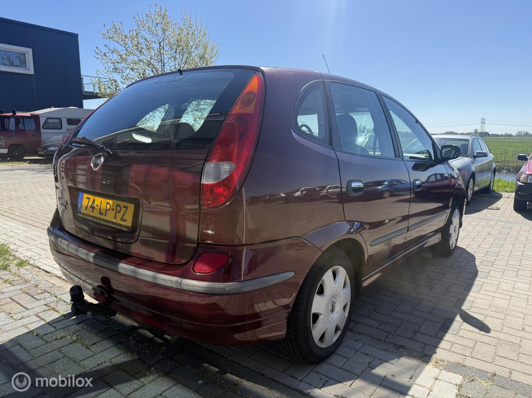 Foto van Nissan Nissan Almera Tino