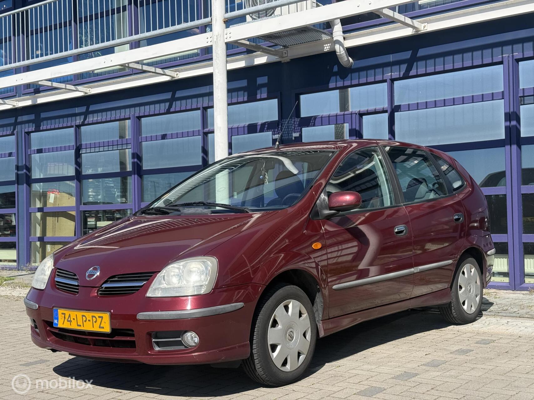 Nissan Nissan Almera Tino 1.8 Ambience 2003 - voorkant