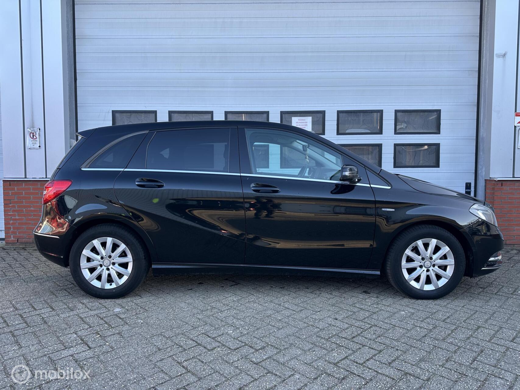 Foto van Mercedes-Benz B 180