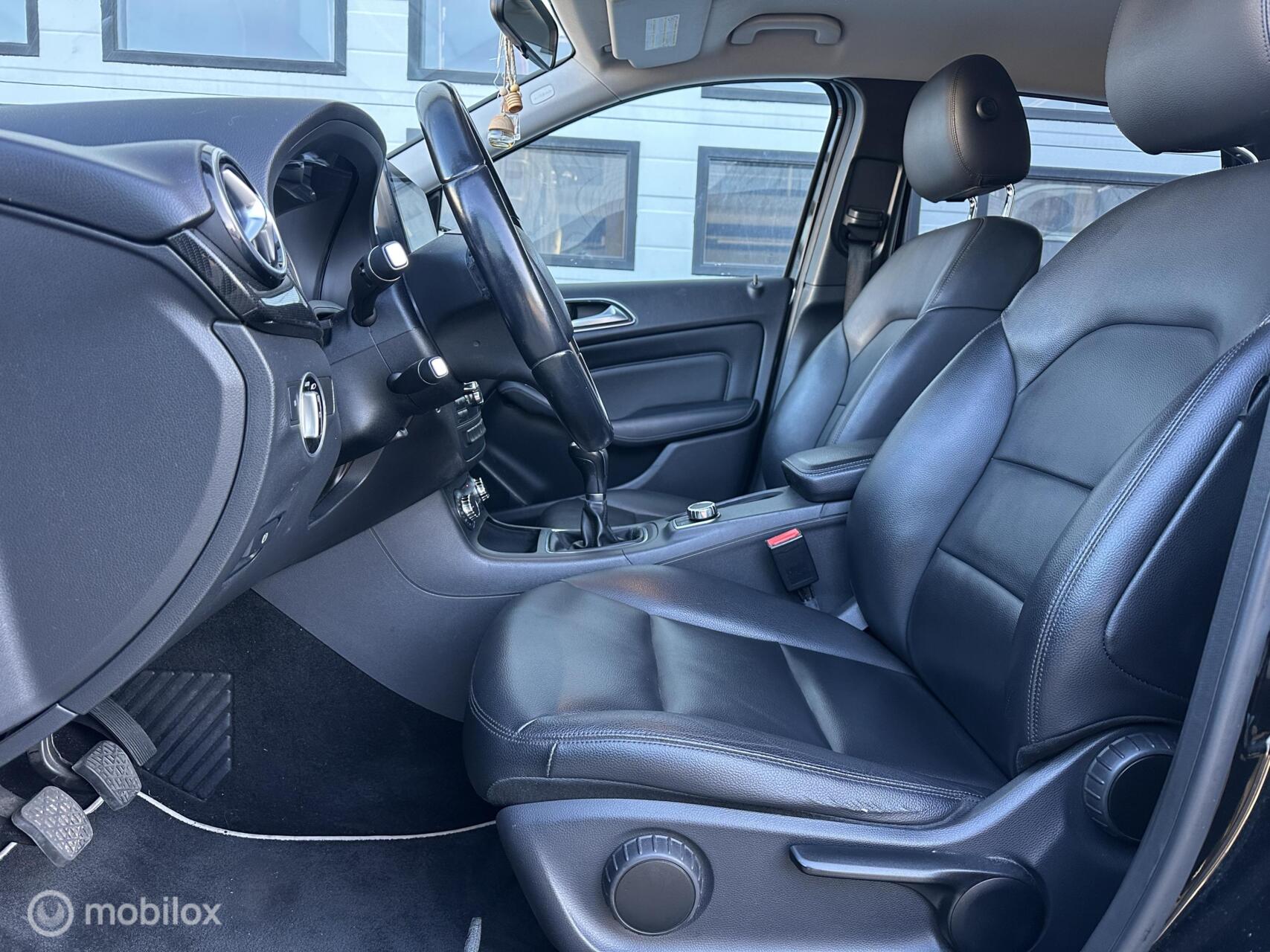 Foto van Mercedes-Benz B 180