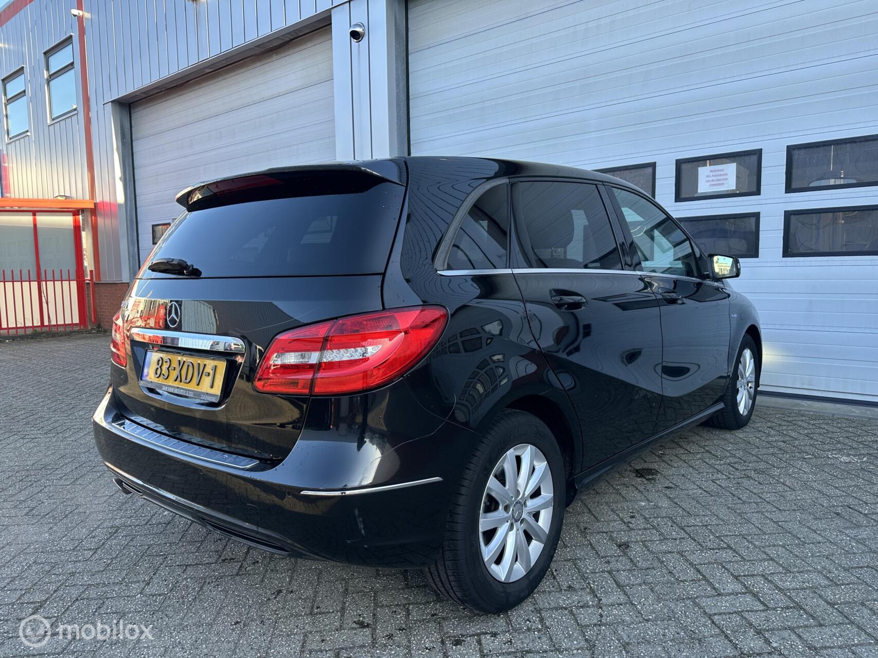 Foto van Mercedes-Benz B 180