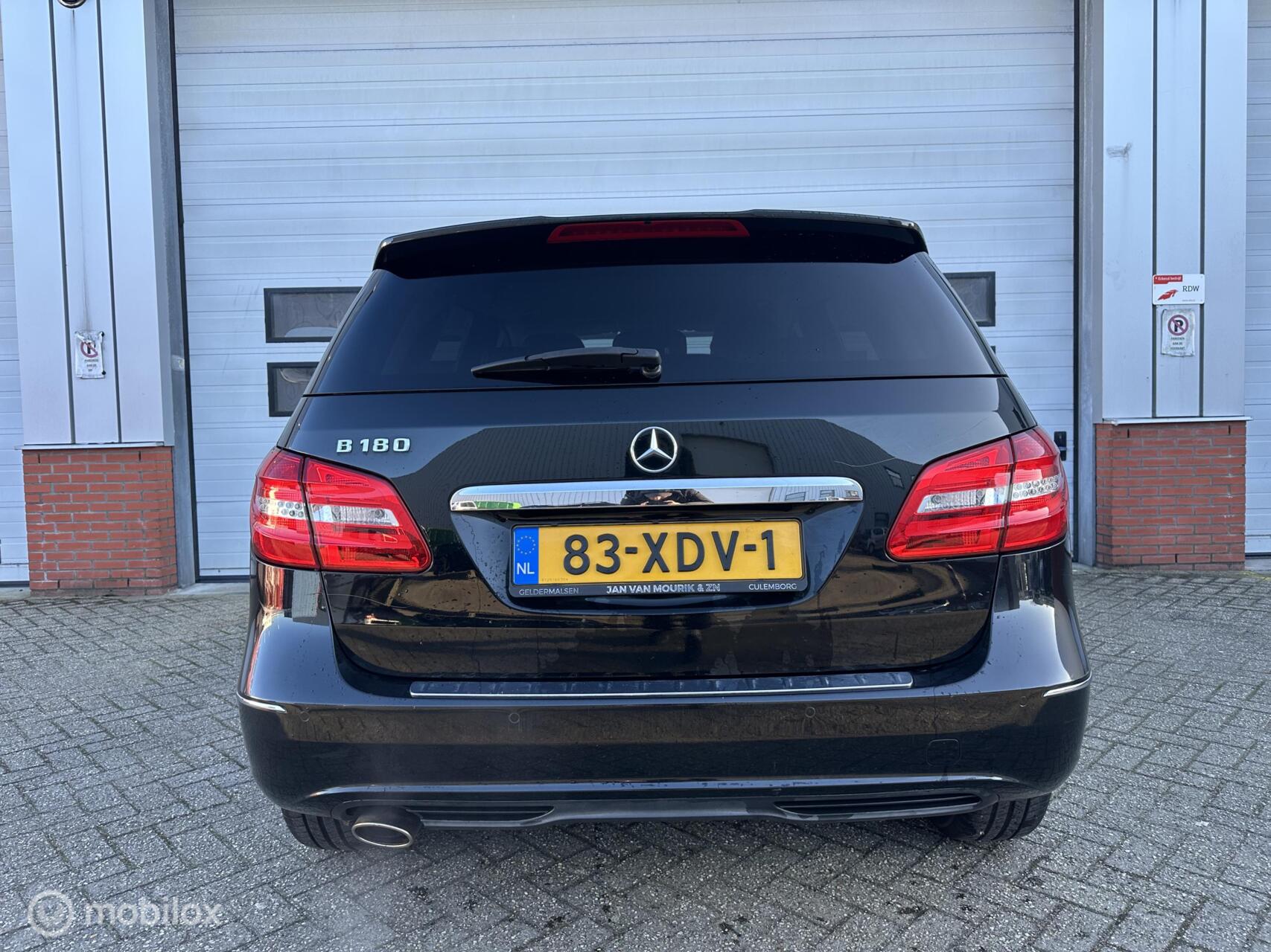 Foto van Mercedes-Benz B 180