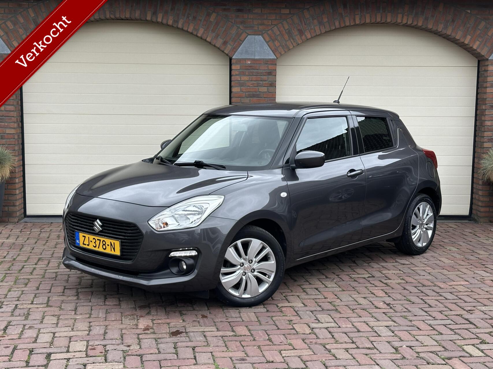 Suzuki Swift 1.2i Select Airco Camera Cruise control CarPlay Trekhaak Stoelverwarming DAB 2019 - voorkant