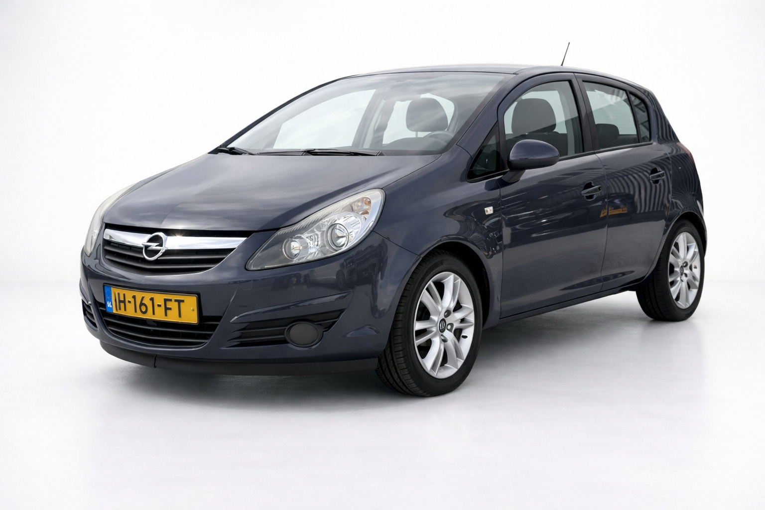 Opel Corsa 1.4-16V Airco 5-deurs GEEN APK 2008 - voorkant