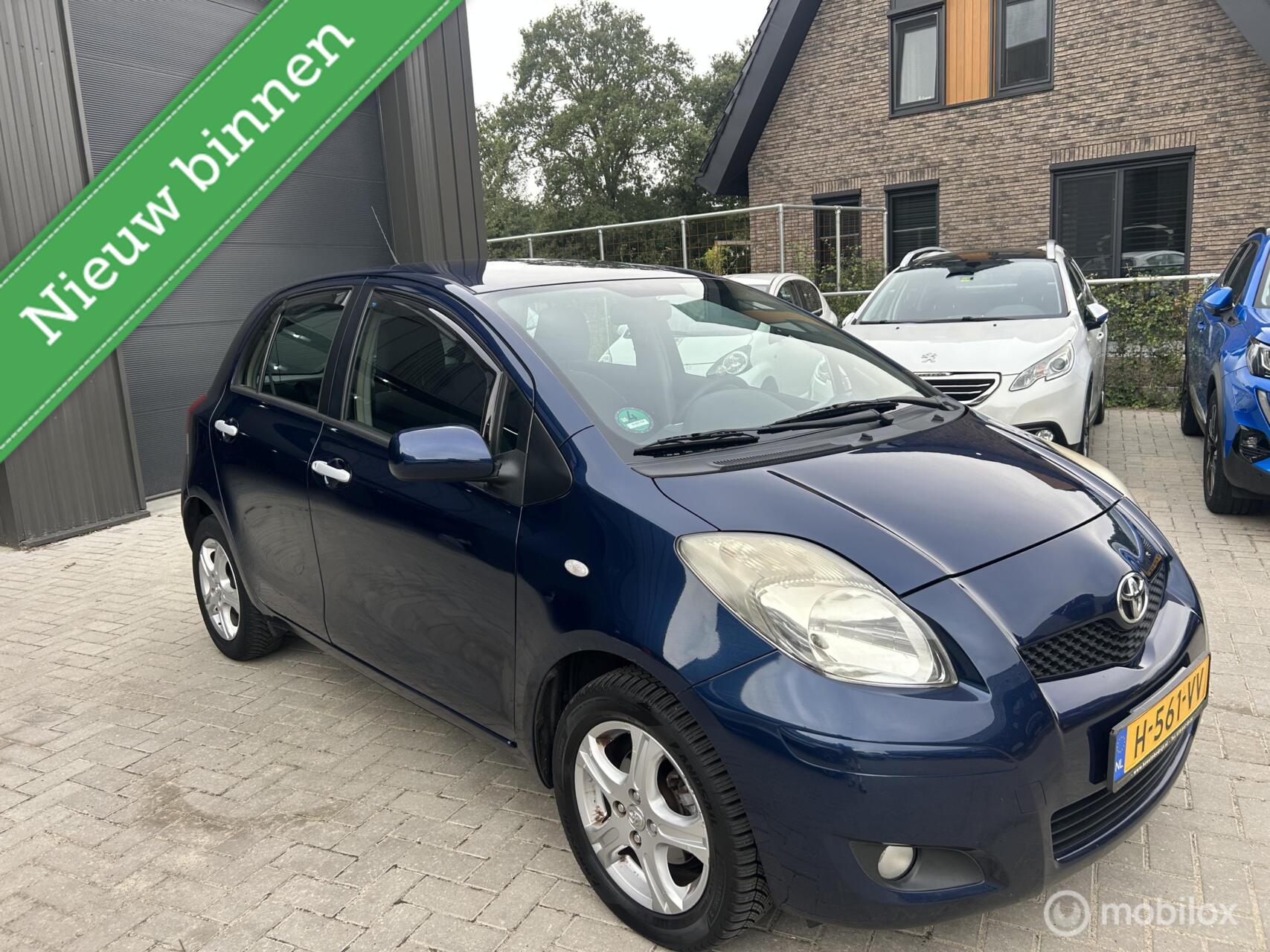 Toyota Toyota Yaris 1.3 VVTi Automaat PDC Bluetooth Trekhaak 2010 - voorkant