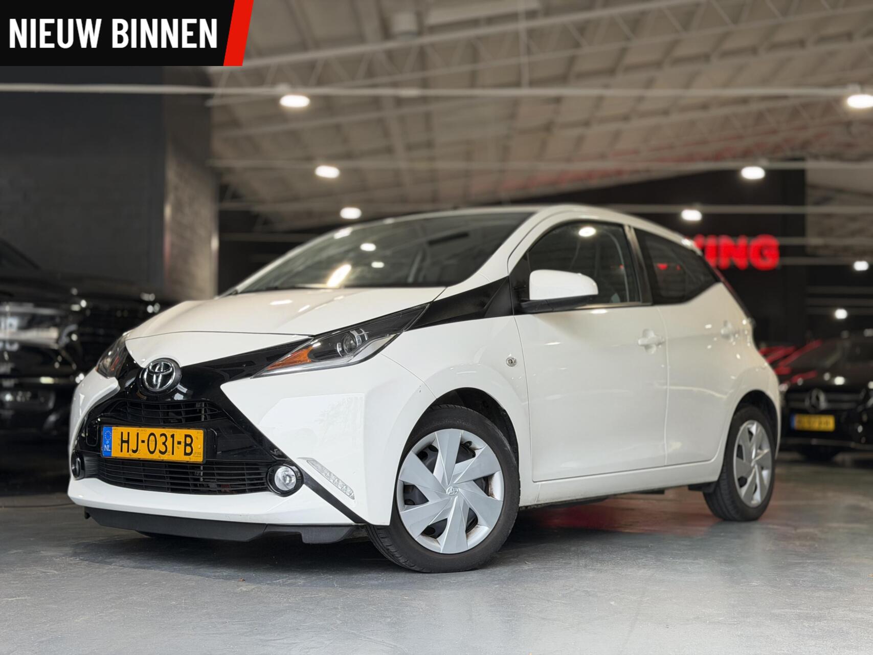 Toyota Toyota Aygo 1.0 VVT-i x-play Airco Cruise Camera 2015 - voorkant