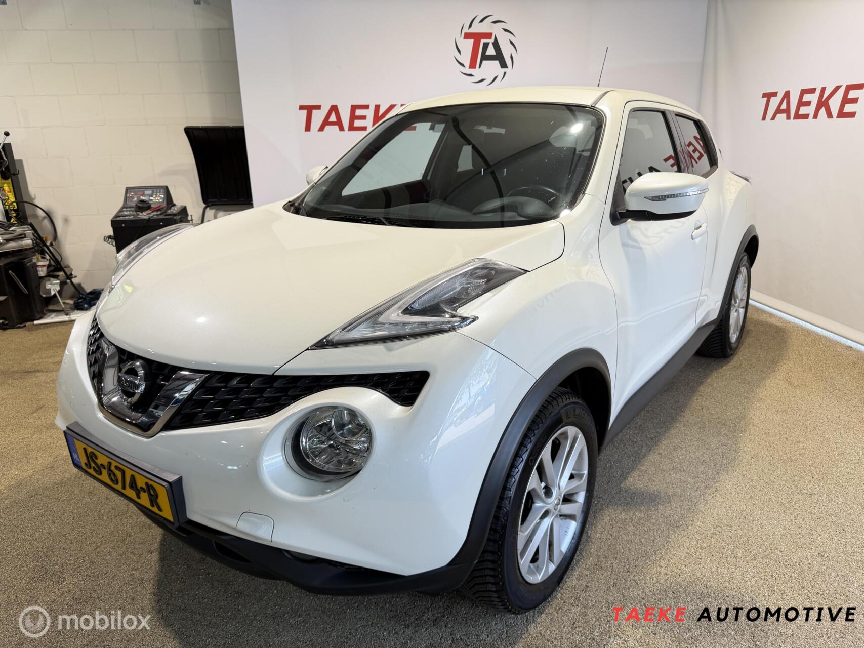 Nissan Nissan Juke 1.6 Acenta Automaat/Clima/Cruise/Camera 2015 - voorkant