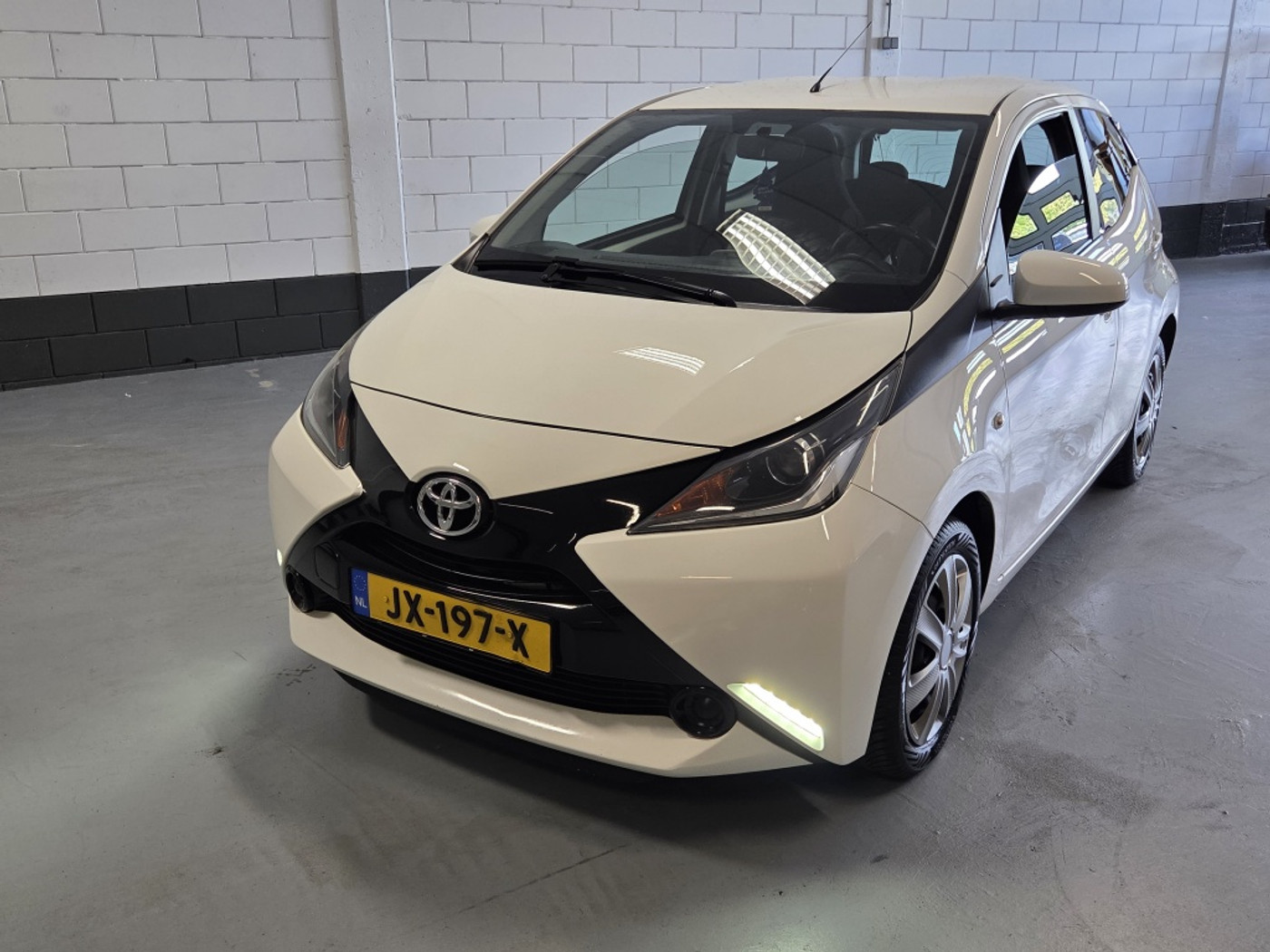Toyota Toyota Aygo 1.0 VVT-i x-play 2015 - voorkant