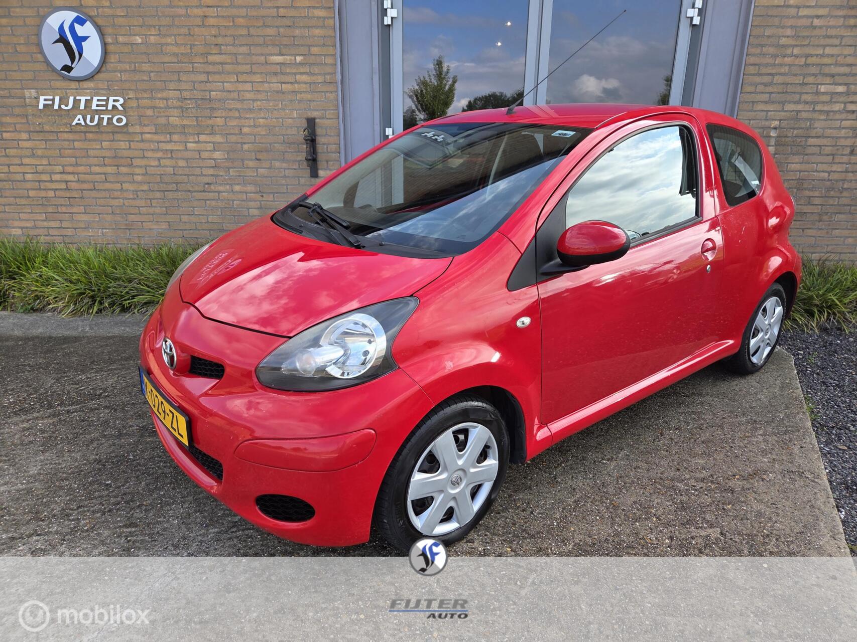 Toyota Toyota Aygo 1.0-12V Cool Airco 2011 - voorkant