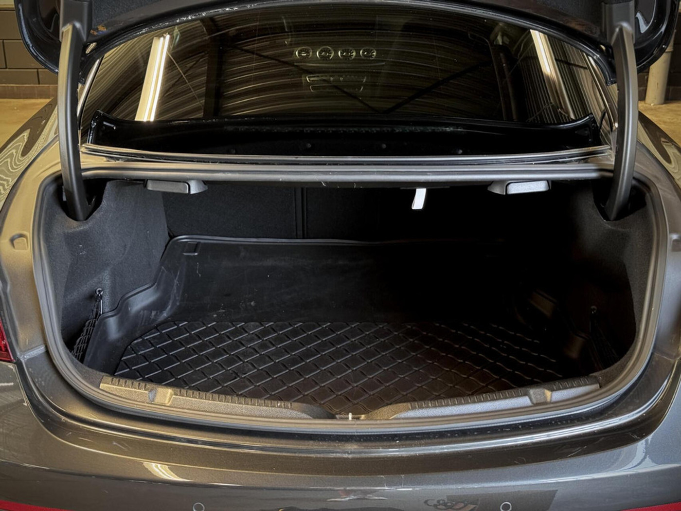 Foto van Mercedes-Benz E 200