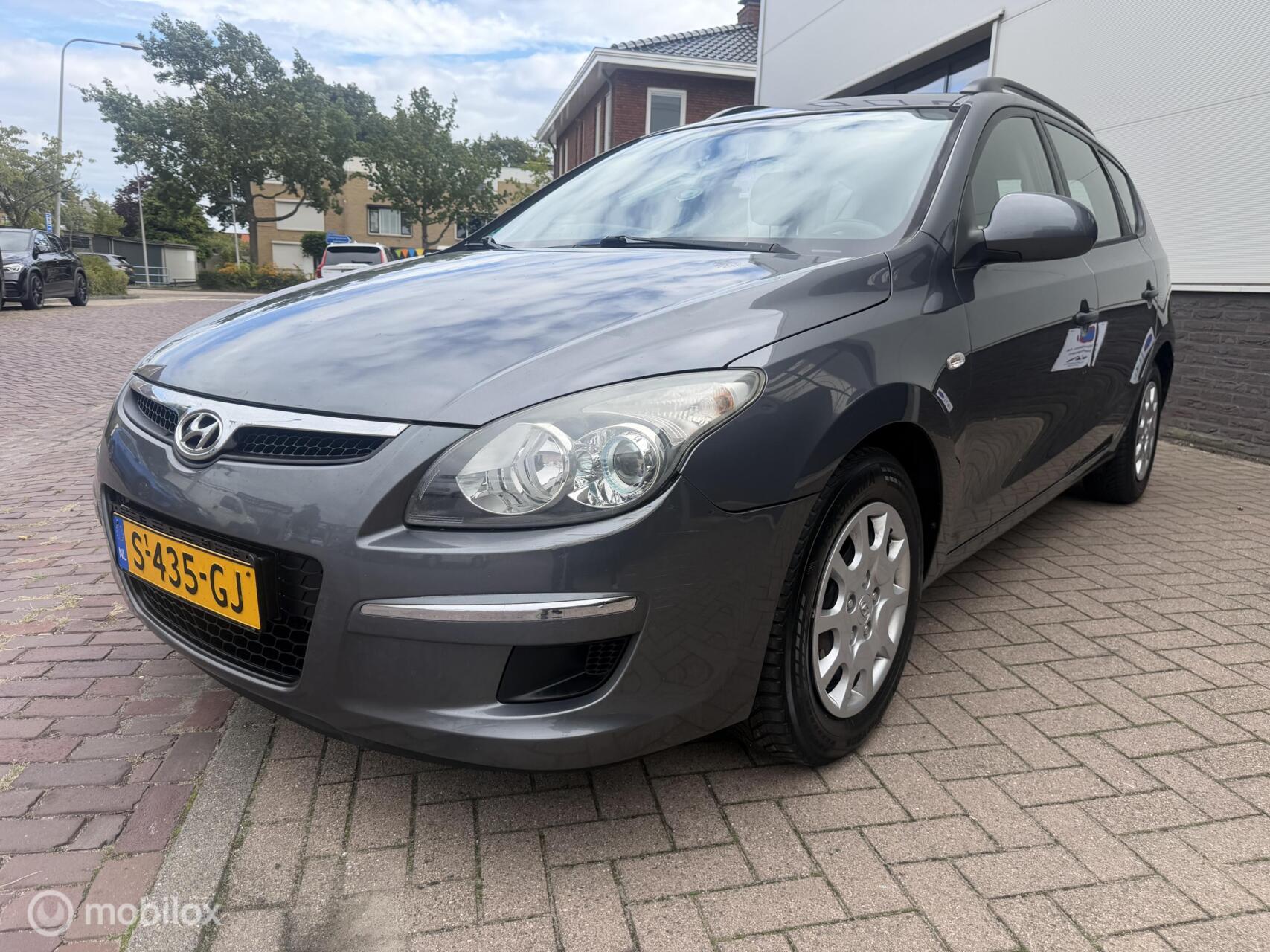 Hyundai I 30cw 1.4i Blue Dynamic 2010 - voorkant