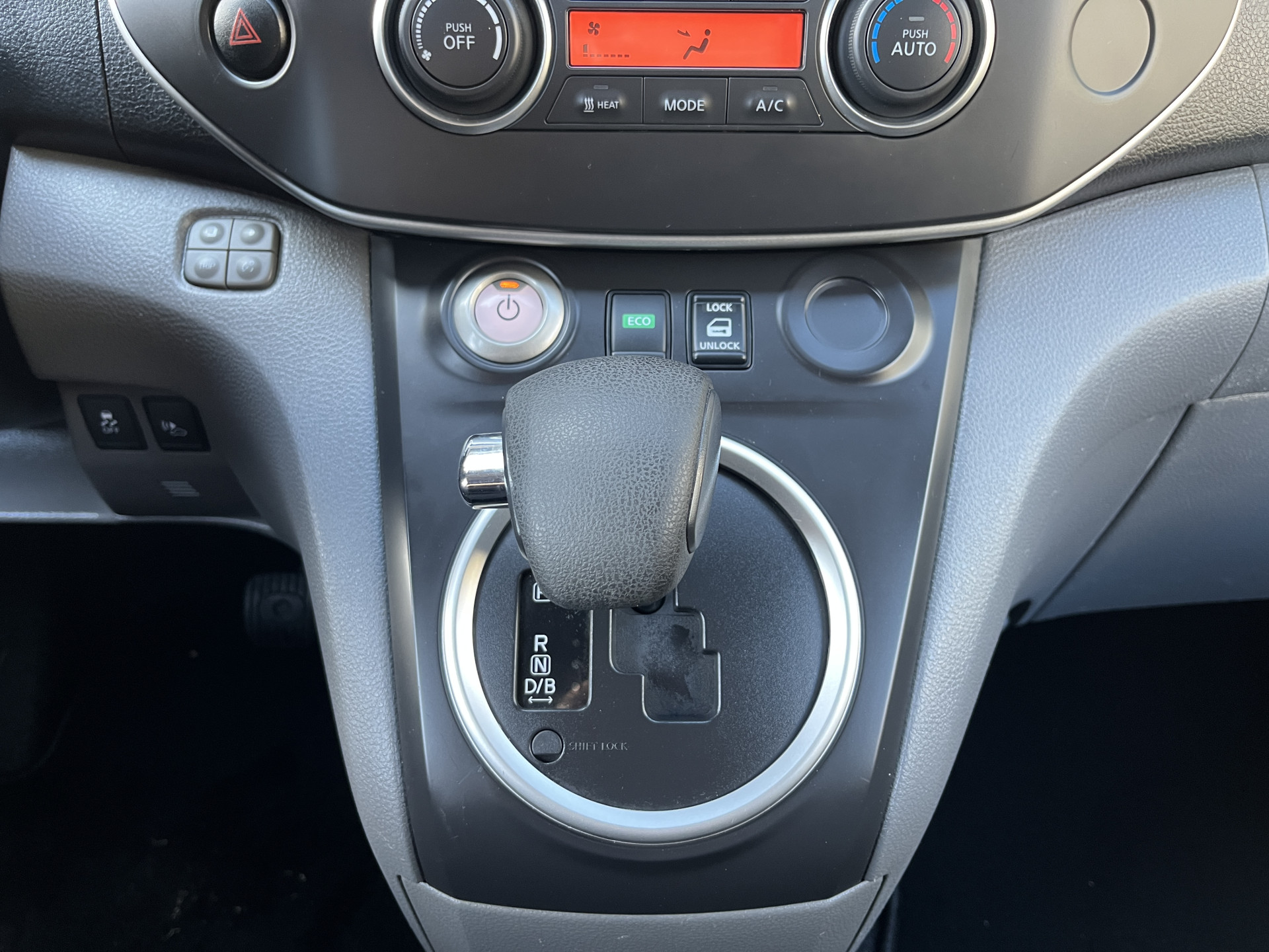 Foto van Nissan E-nv200
