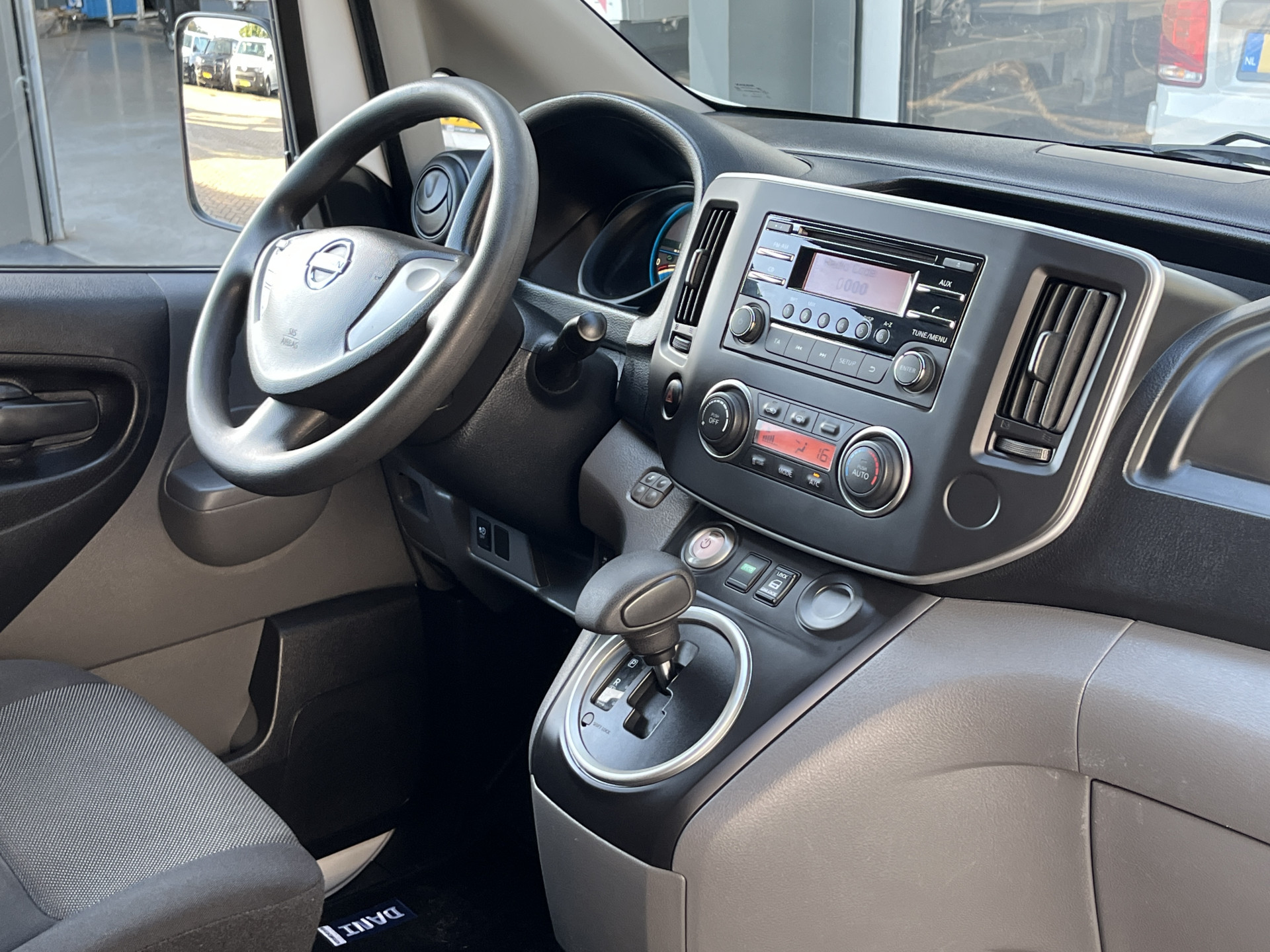 Foto van Nissan E-nv200