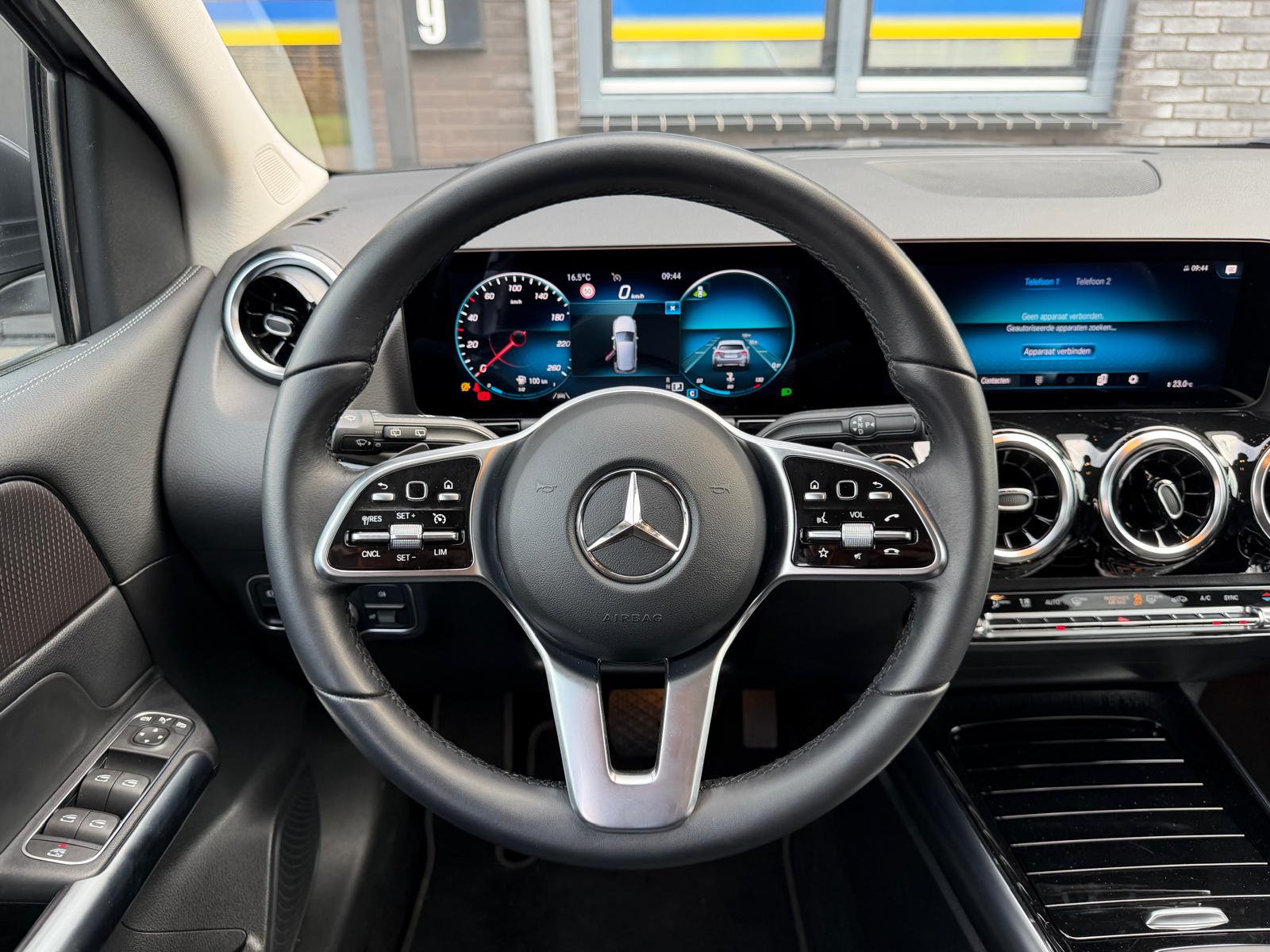Foto van Mercedes-Benz B 180