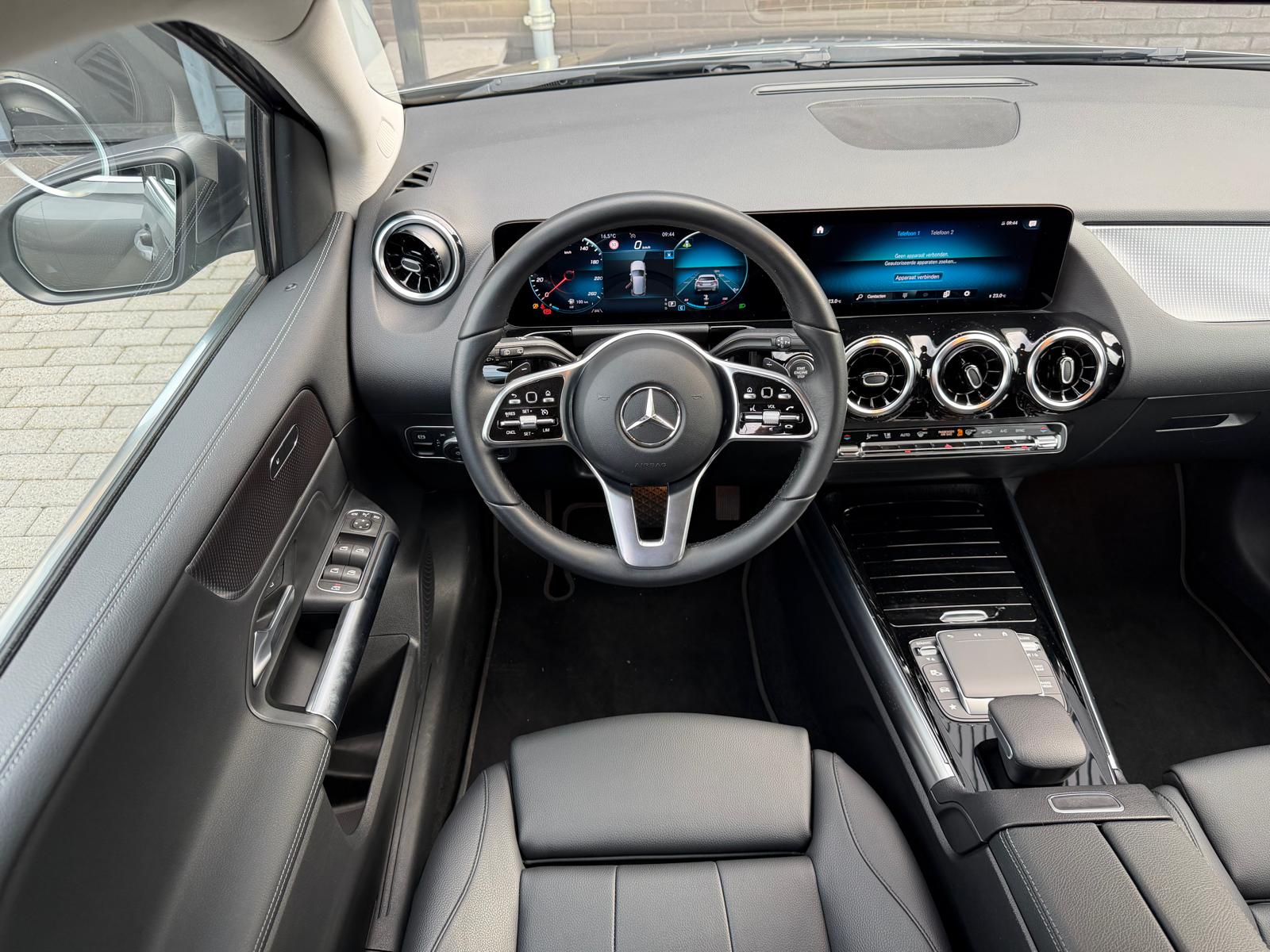 Foto van Mercedes-Benz B 180