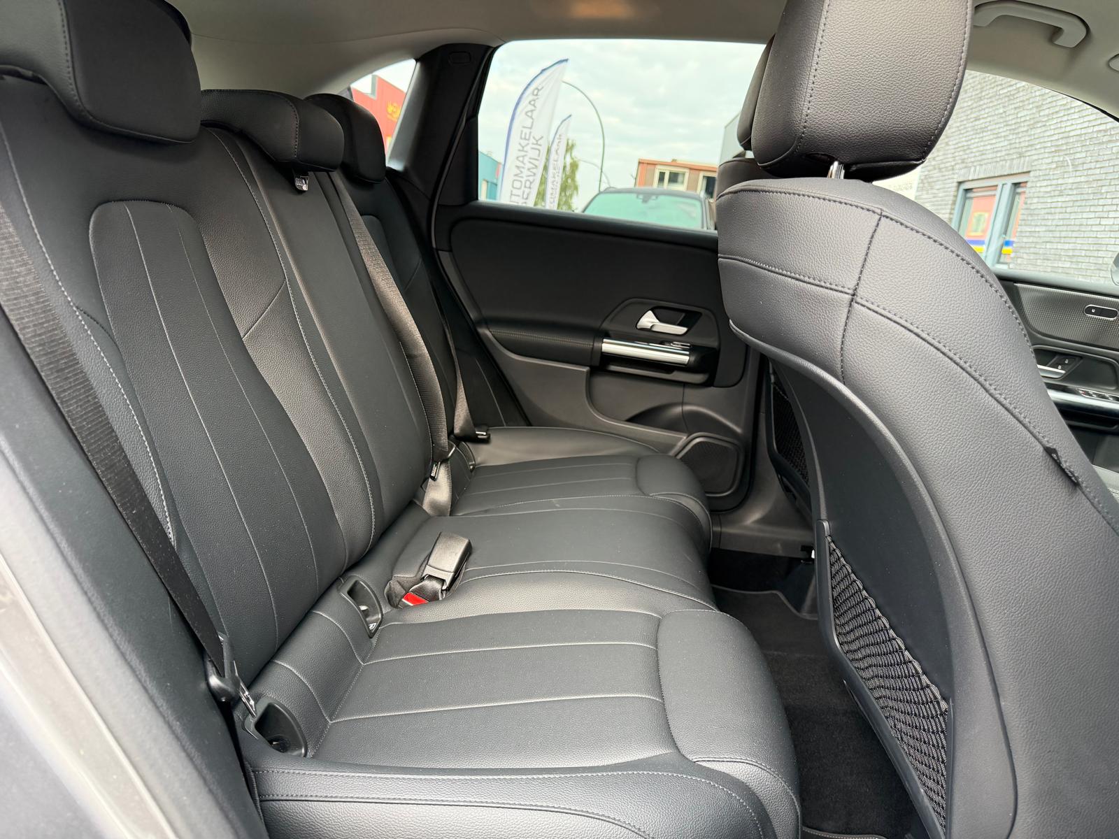 Foto van Mercedes-Benz B 180