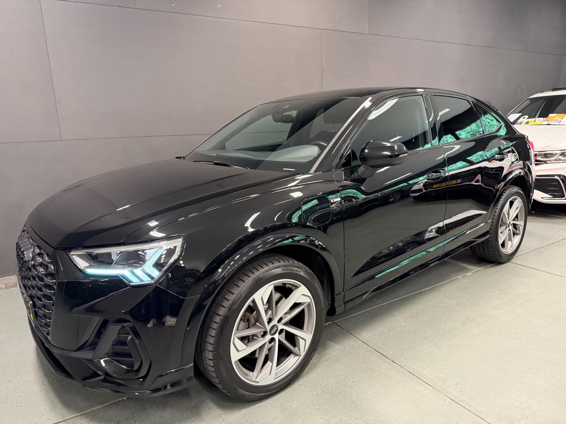 Foto van Audi Q3 Sportback E-tron