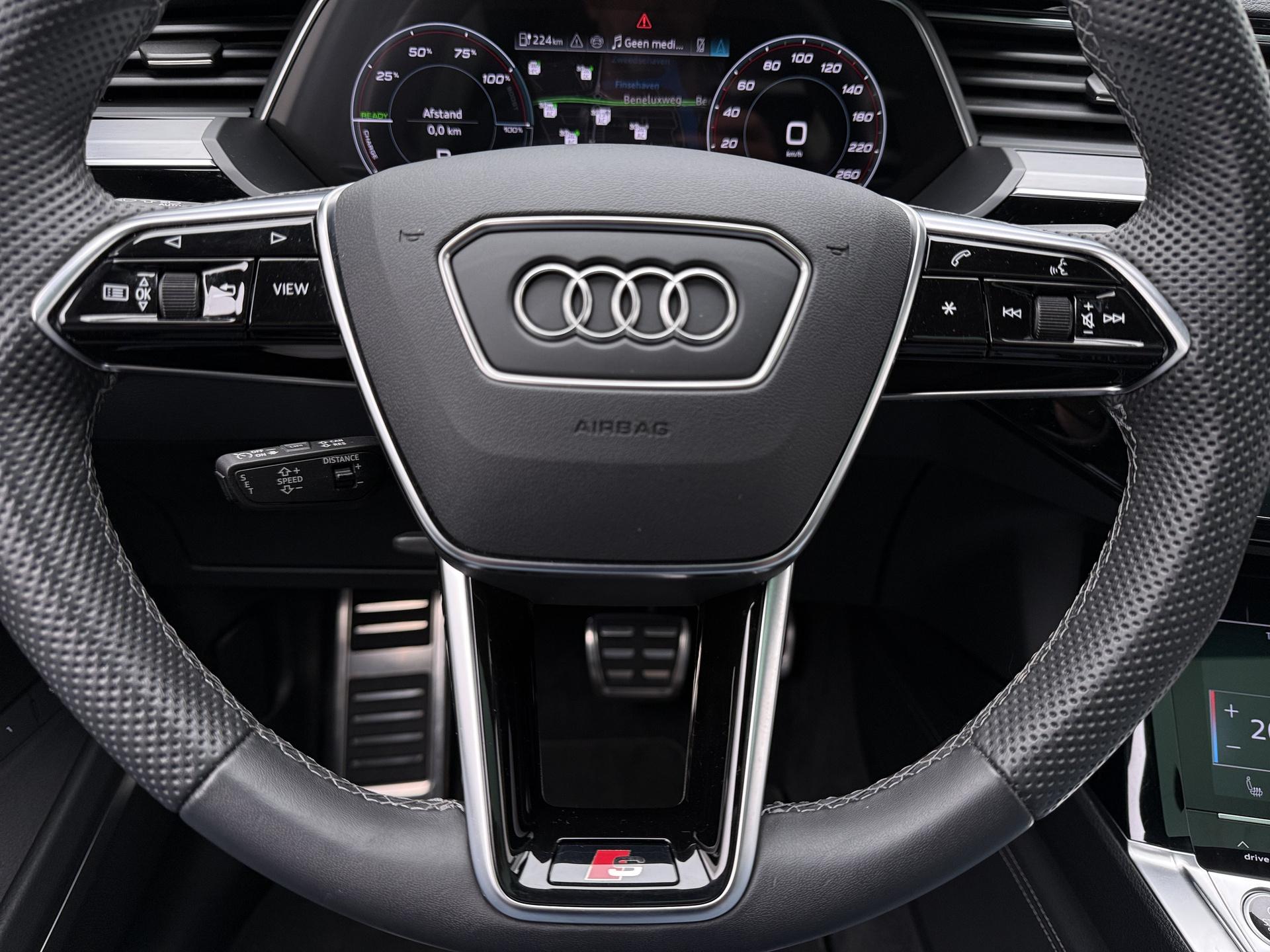 Foto van Audi Q8 Sportback 55 E-tron