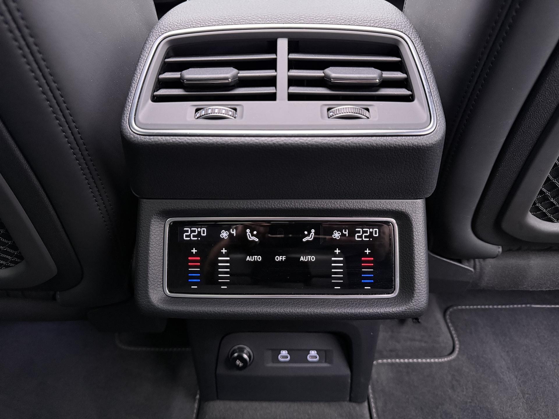 Foto van Audi Q8 Sportback 55 E-tron