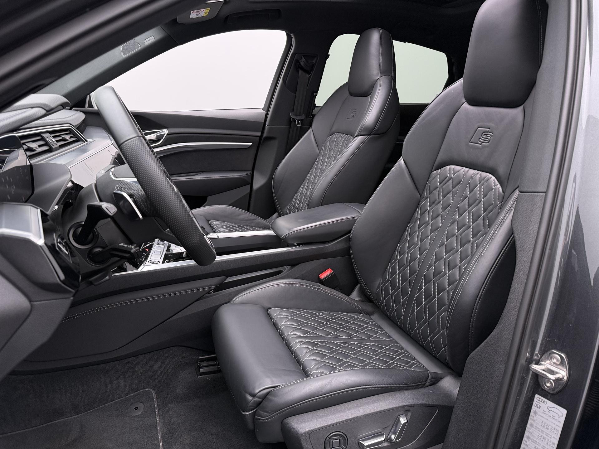 Foto van Audi Q8 Sportback 55 E-tron