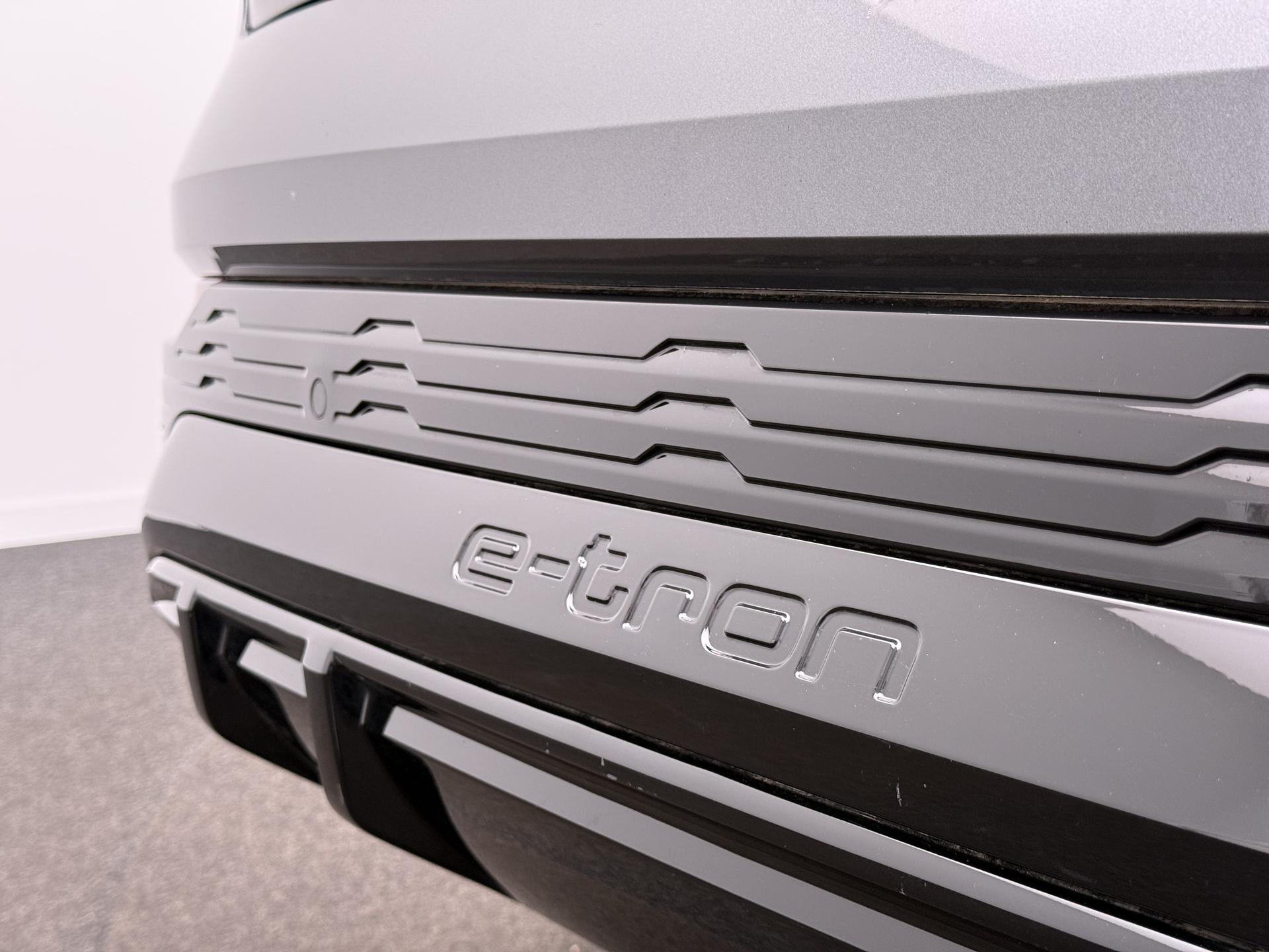 Foto van Audi Q8 Sportback 55 E-tron