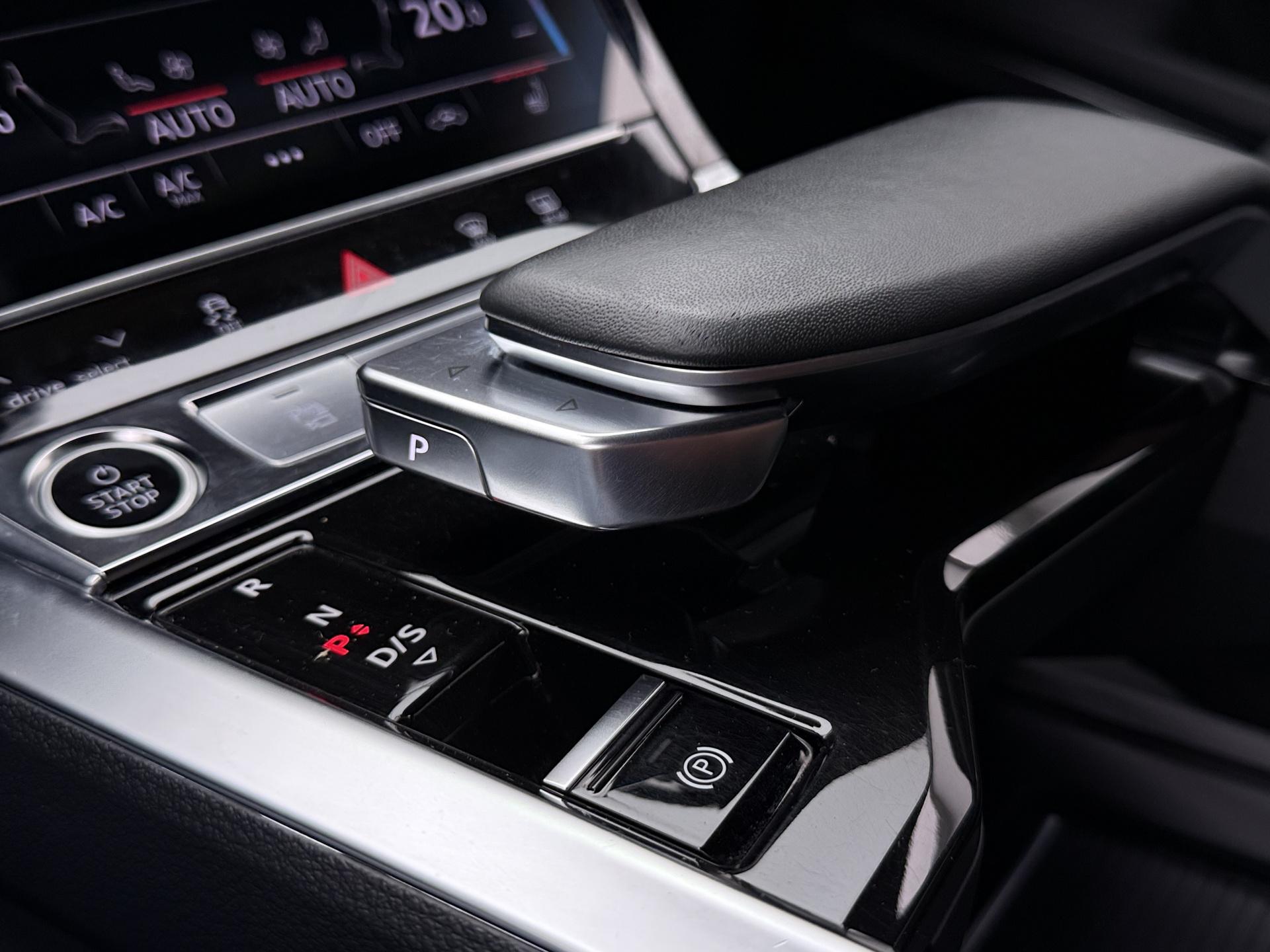 Foto van Audi Q8 Sportback 55 E-tron