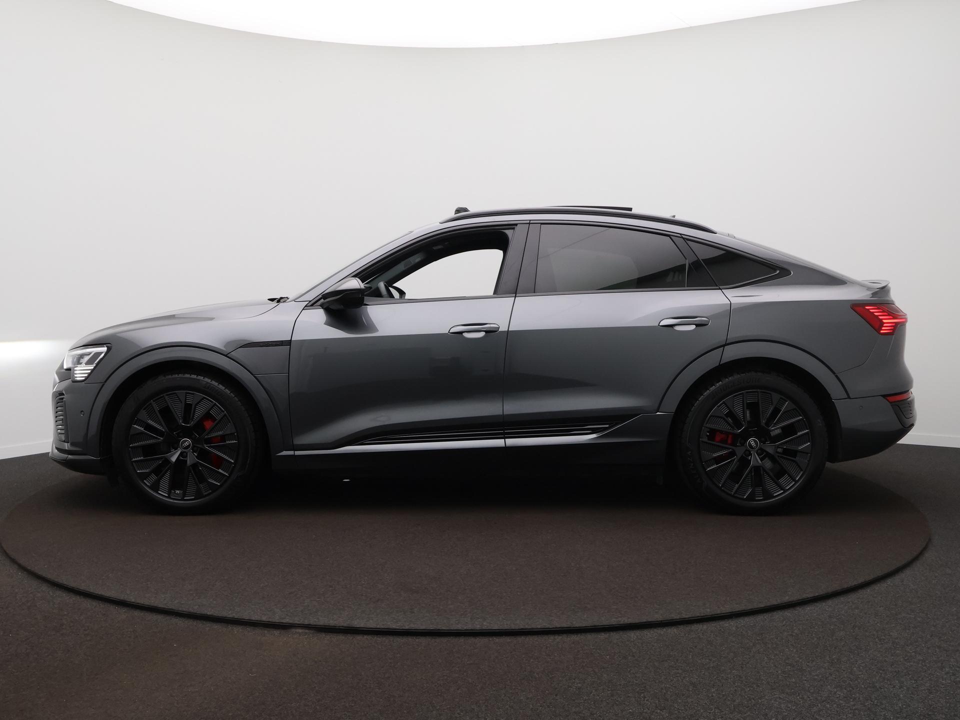 Foto van Audi Q8 Sportback 55 E-tron