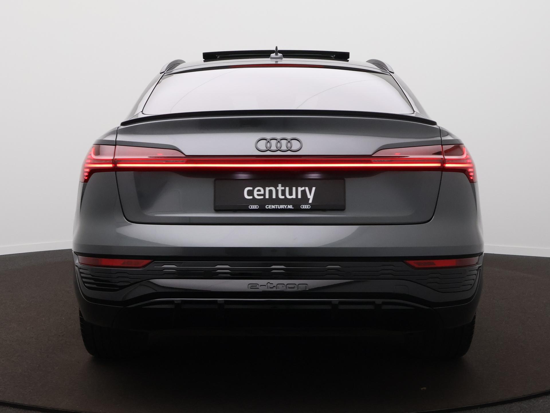 Foto van Audi Q8 Sportback 55 E-tron