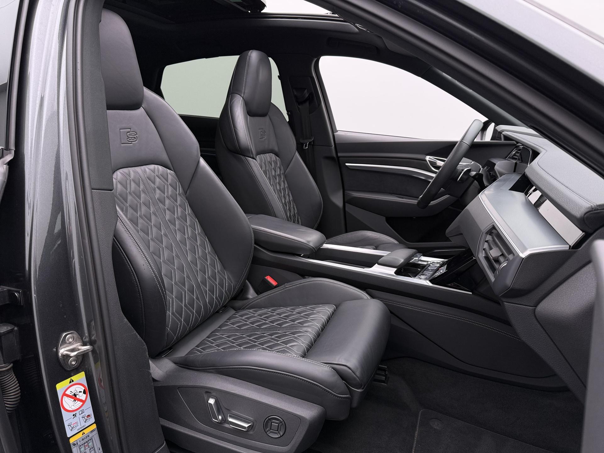 Foto van Audi Q8 Sportback 55 E-tron