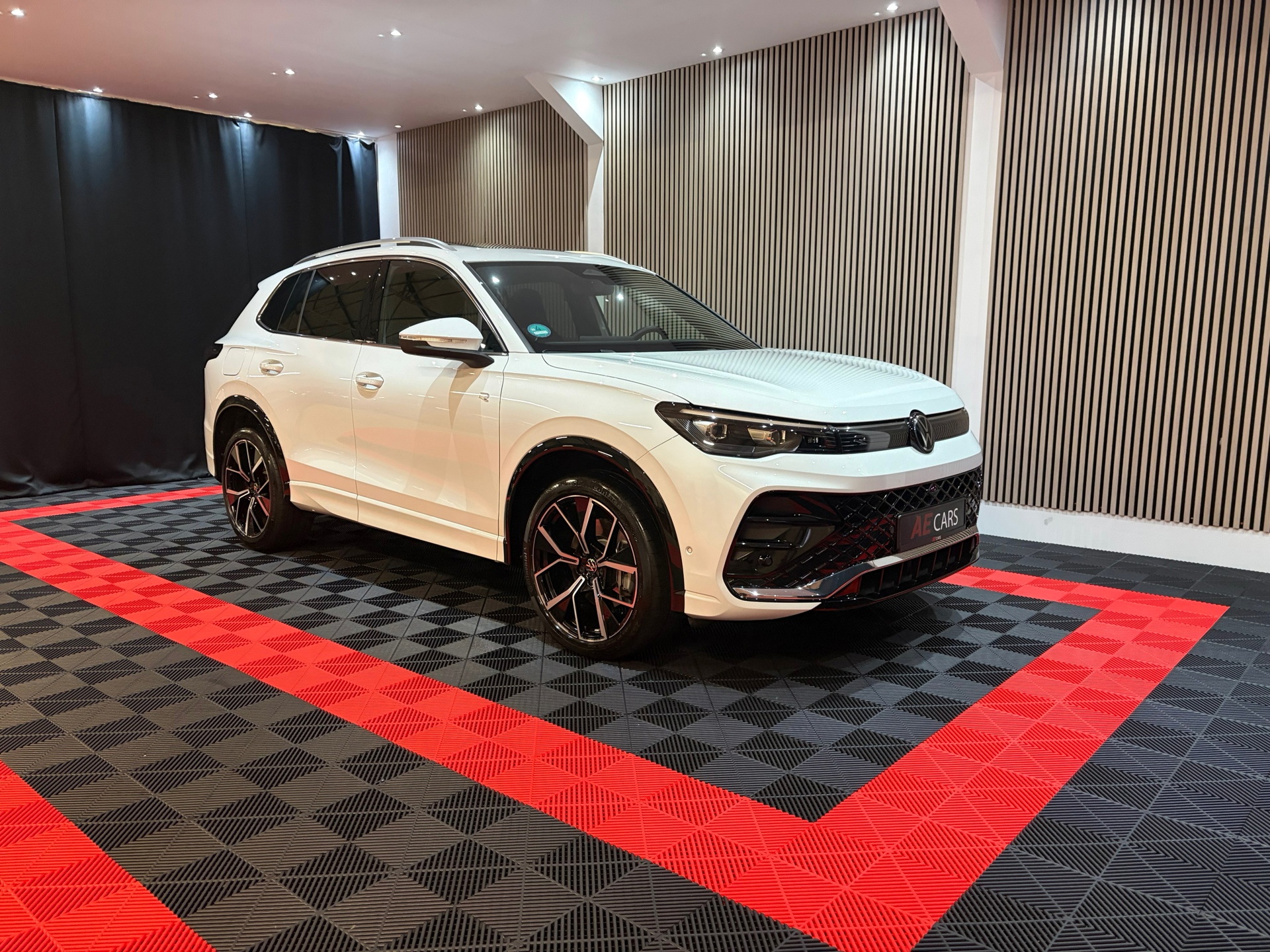 Volkswagen Tiguan 1.5 eHybrid R-Line Edition 272 pk Pano 360Camera Massage H&K 2025 - voorkant