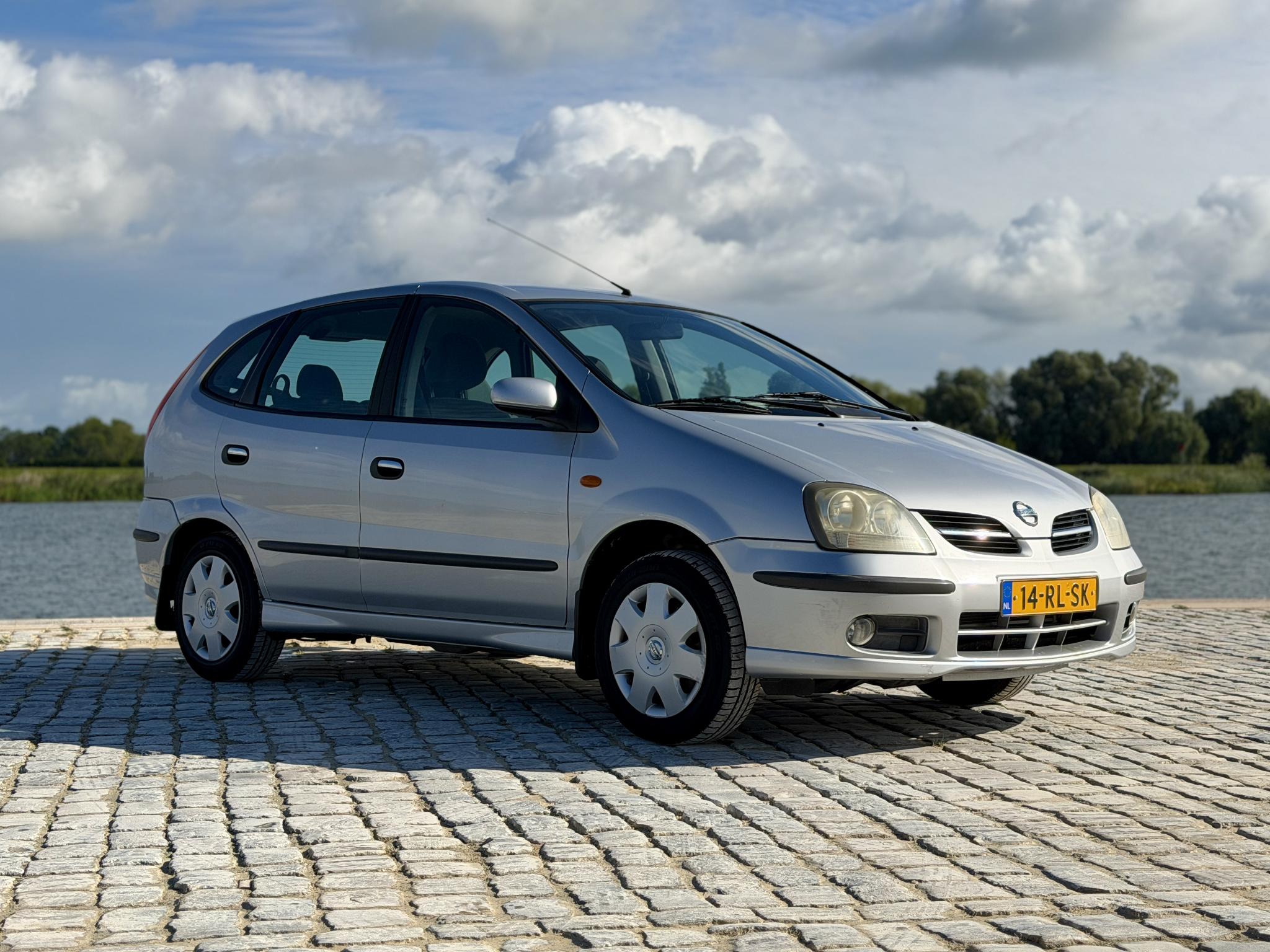 Foto van Nissan Nissan Almera Tino