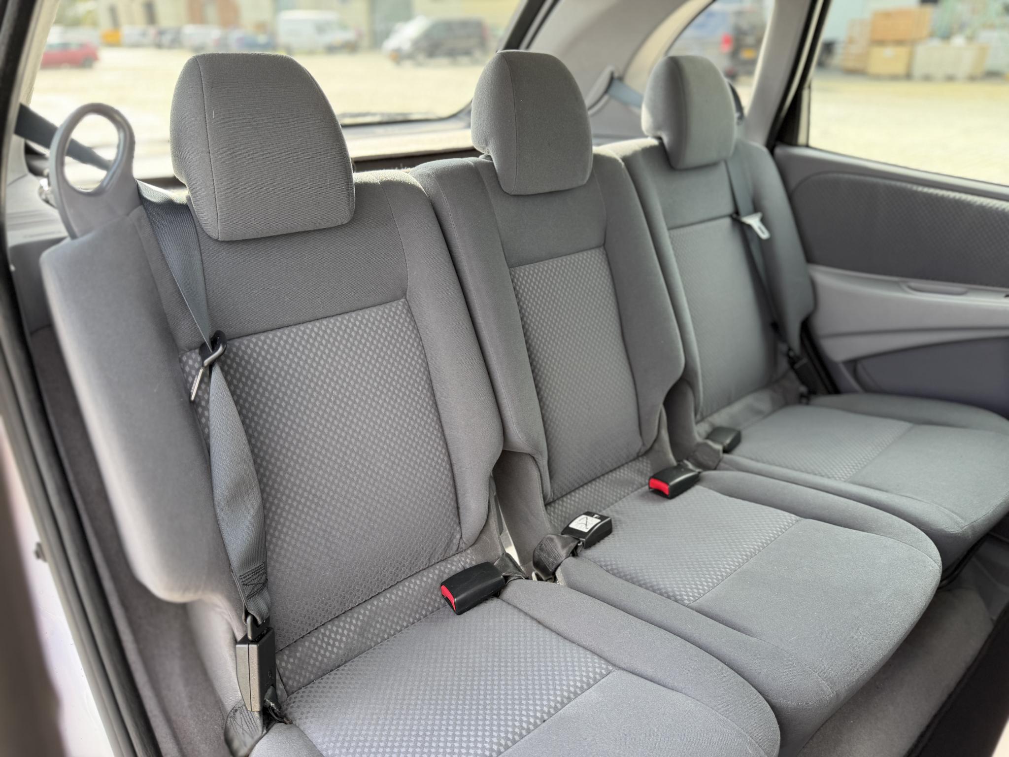 Foto van Nissan Nissan Almera Tino