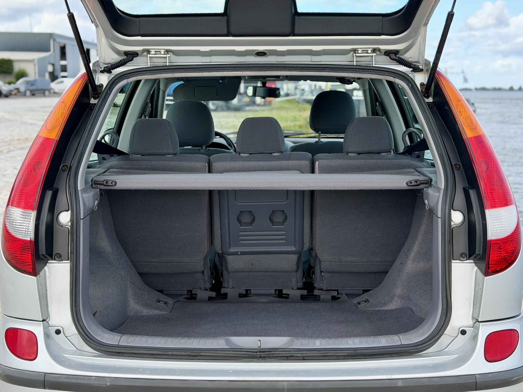Foto van Nissan Nissan Almera Tino