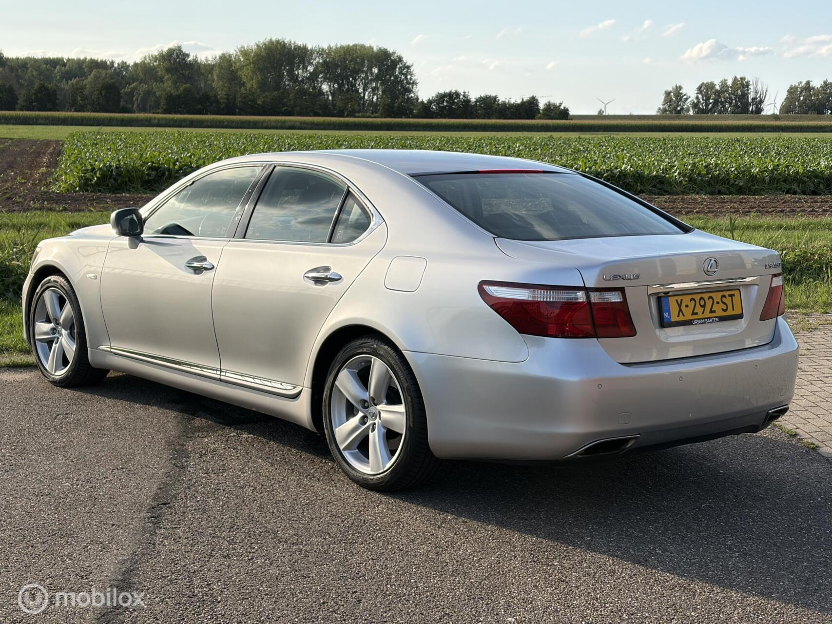 Foto van Lexus LS